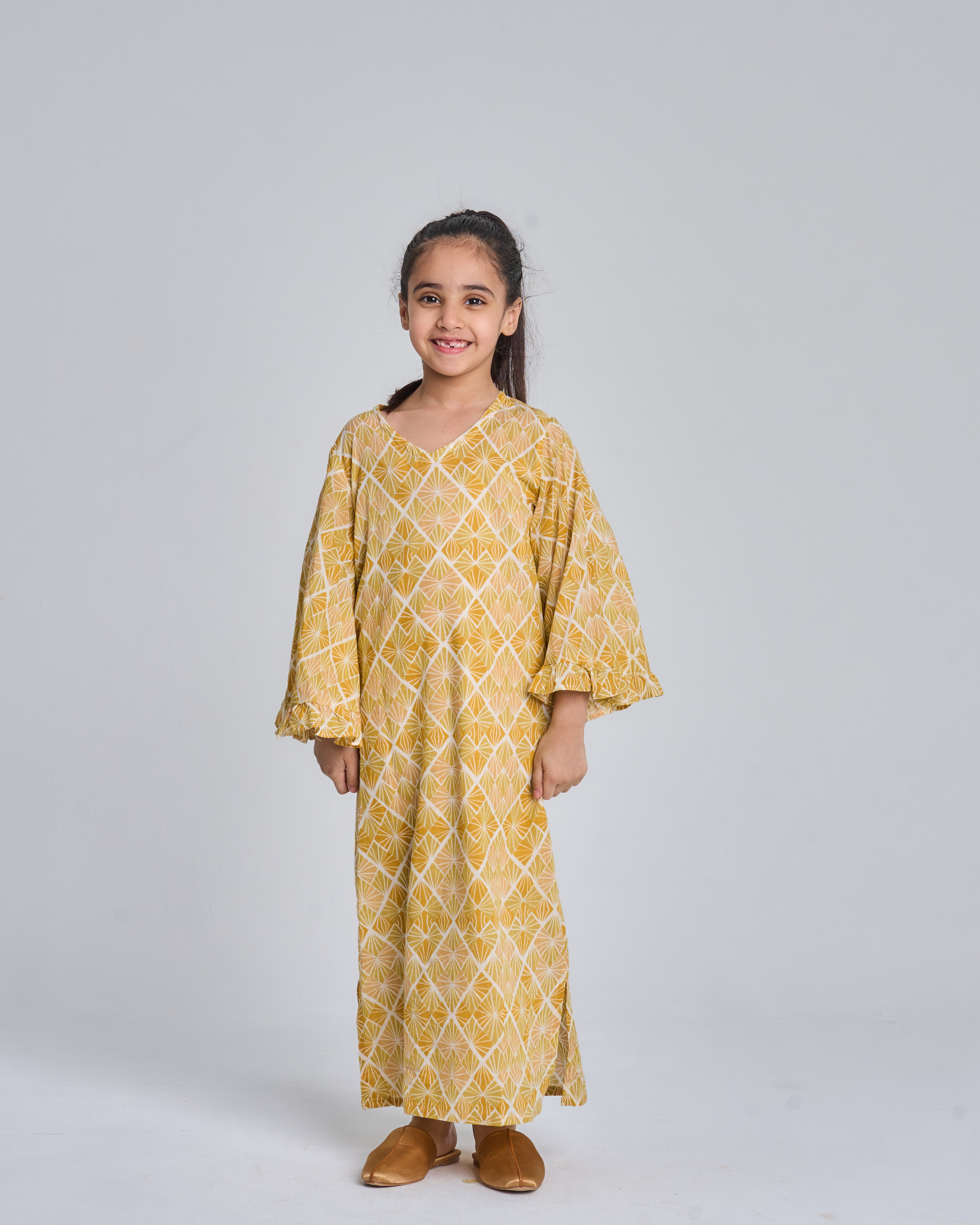 Kids 5 Wide Ruffles 7A SAHARA