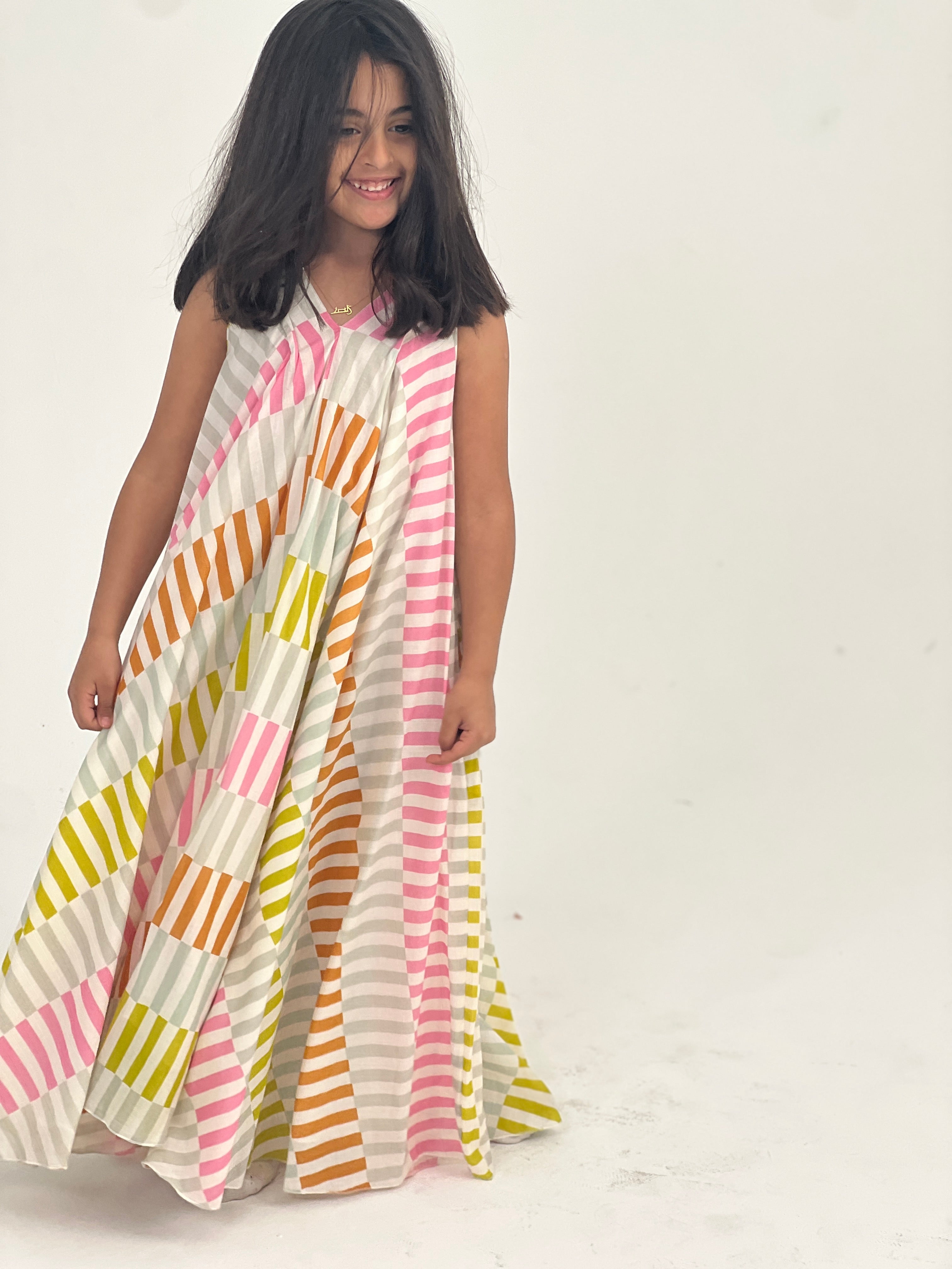 Kids 1 Vneck 20C SAHARA