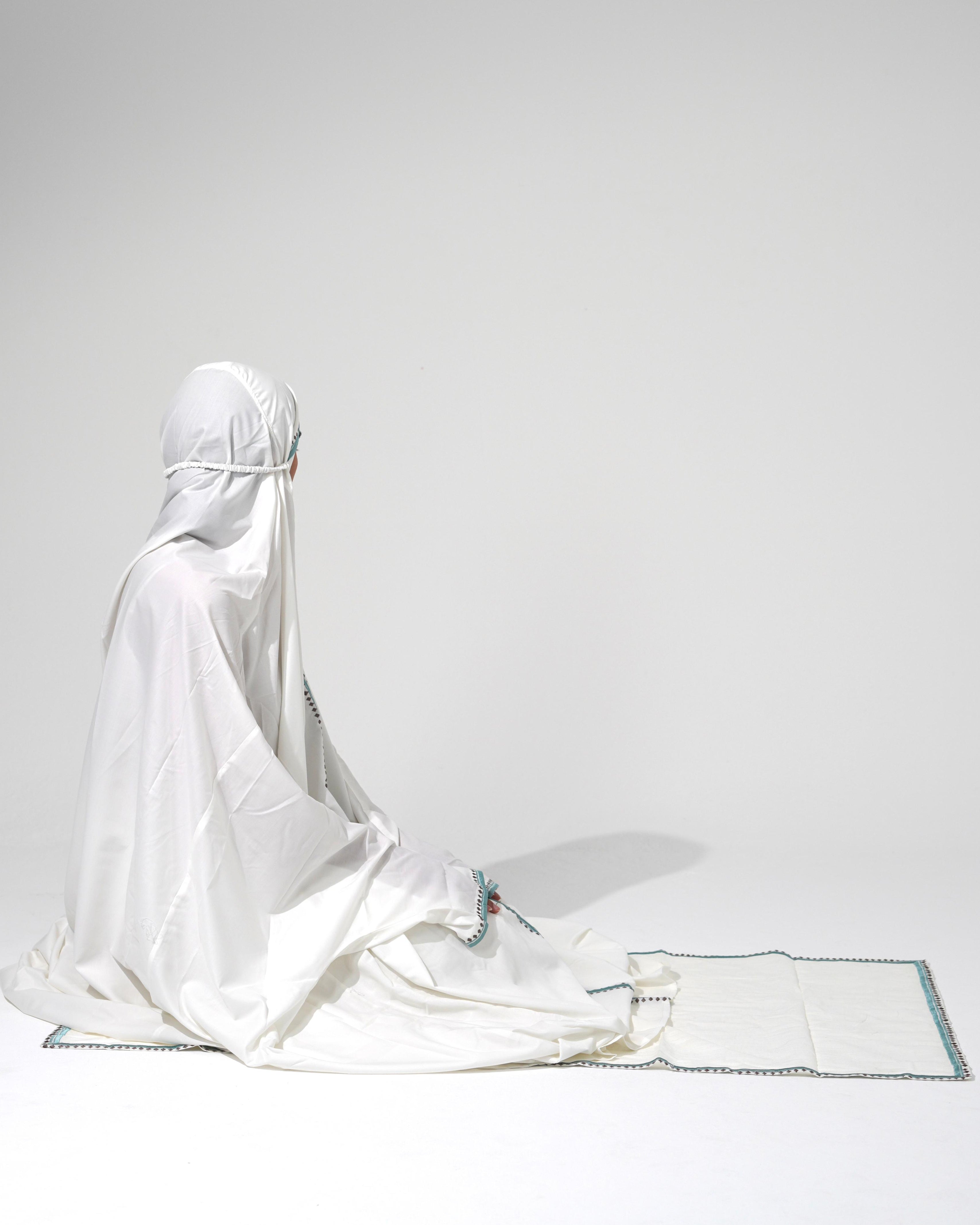 Ladies Traveler Prayer Set with Linen Mat