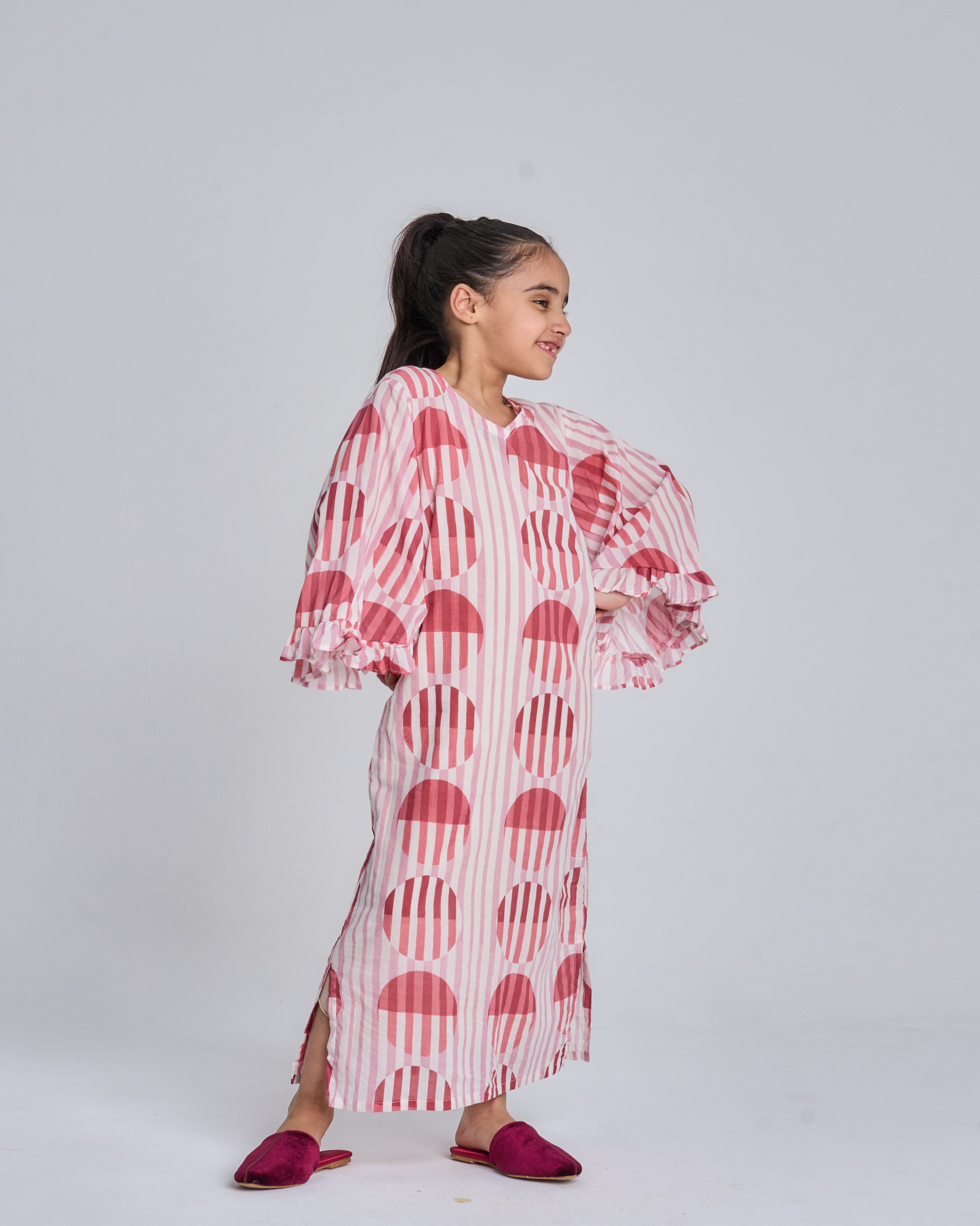 Kids 5 Wide Ruffles 8A SAHARA