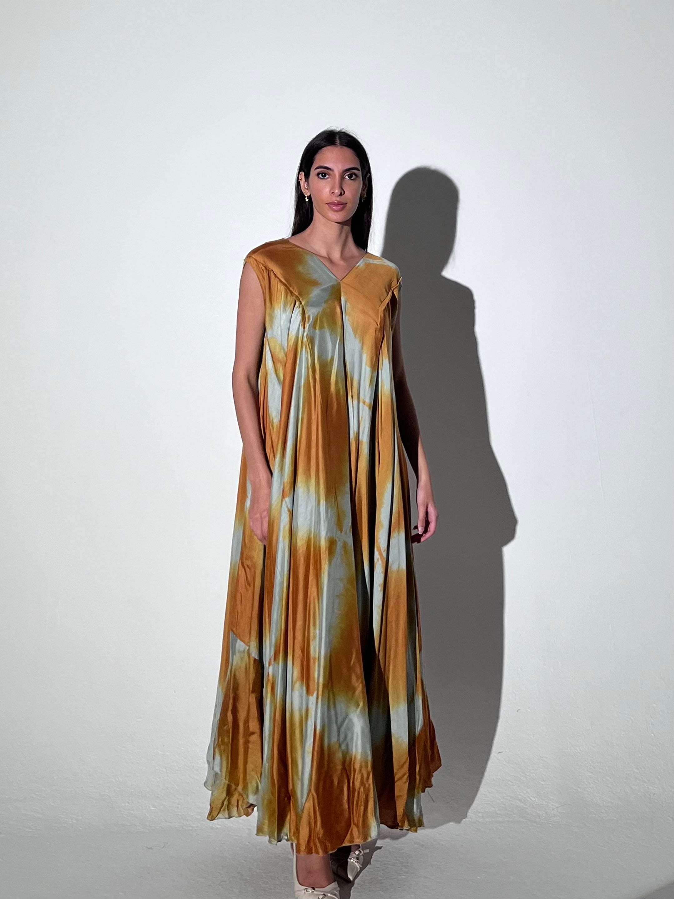 2 Vneck Sleeveless 21B SAHARA