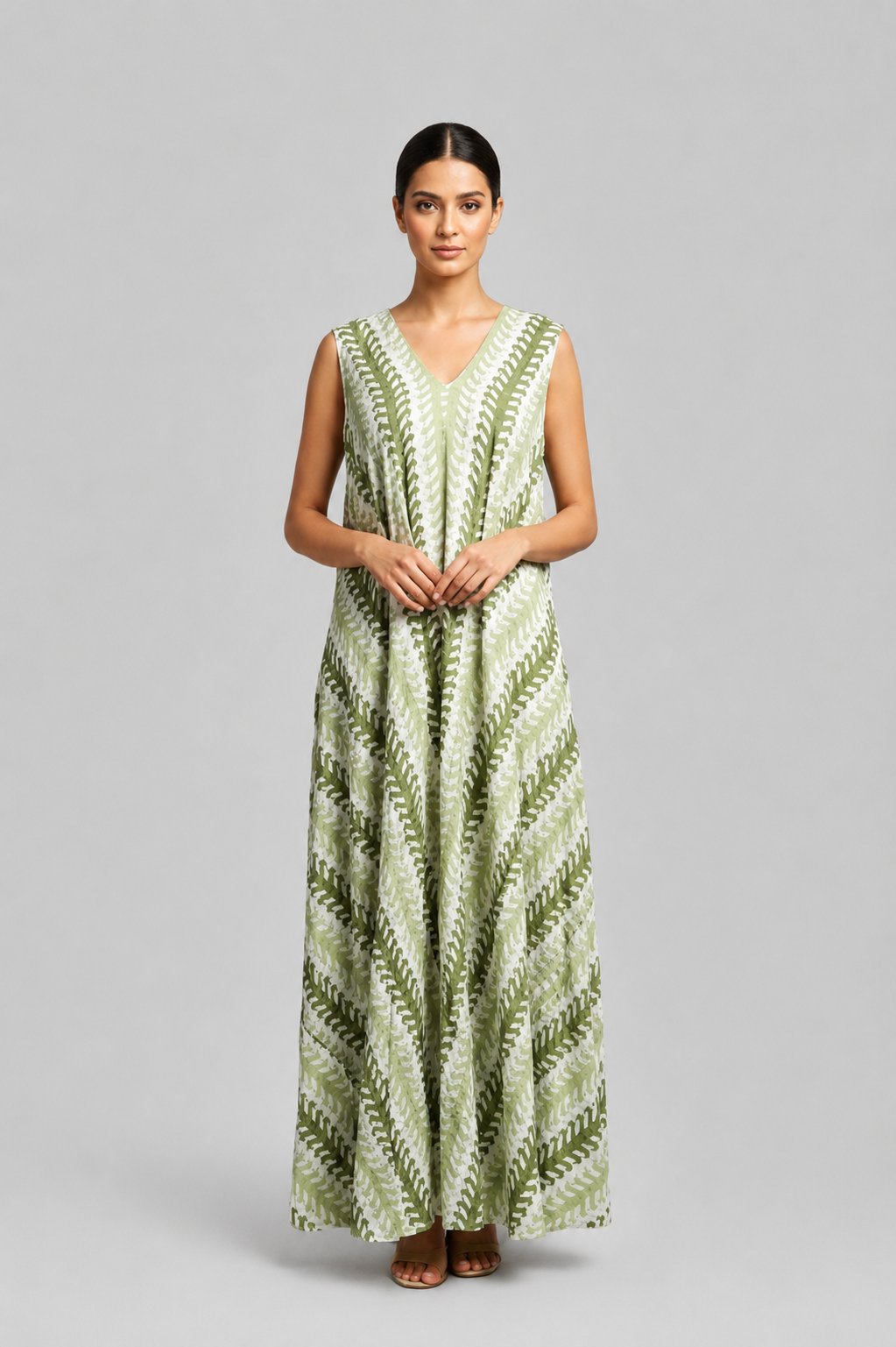 2 Vneck sleeveless 18B