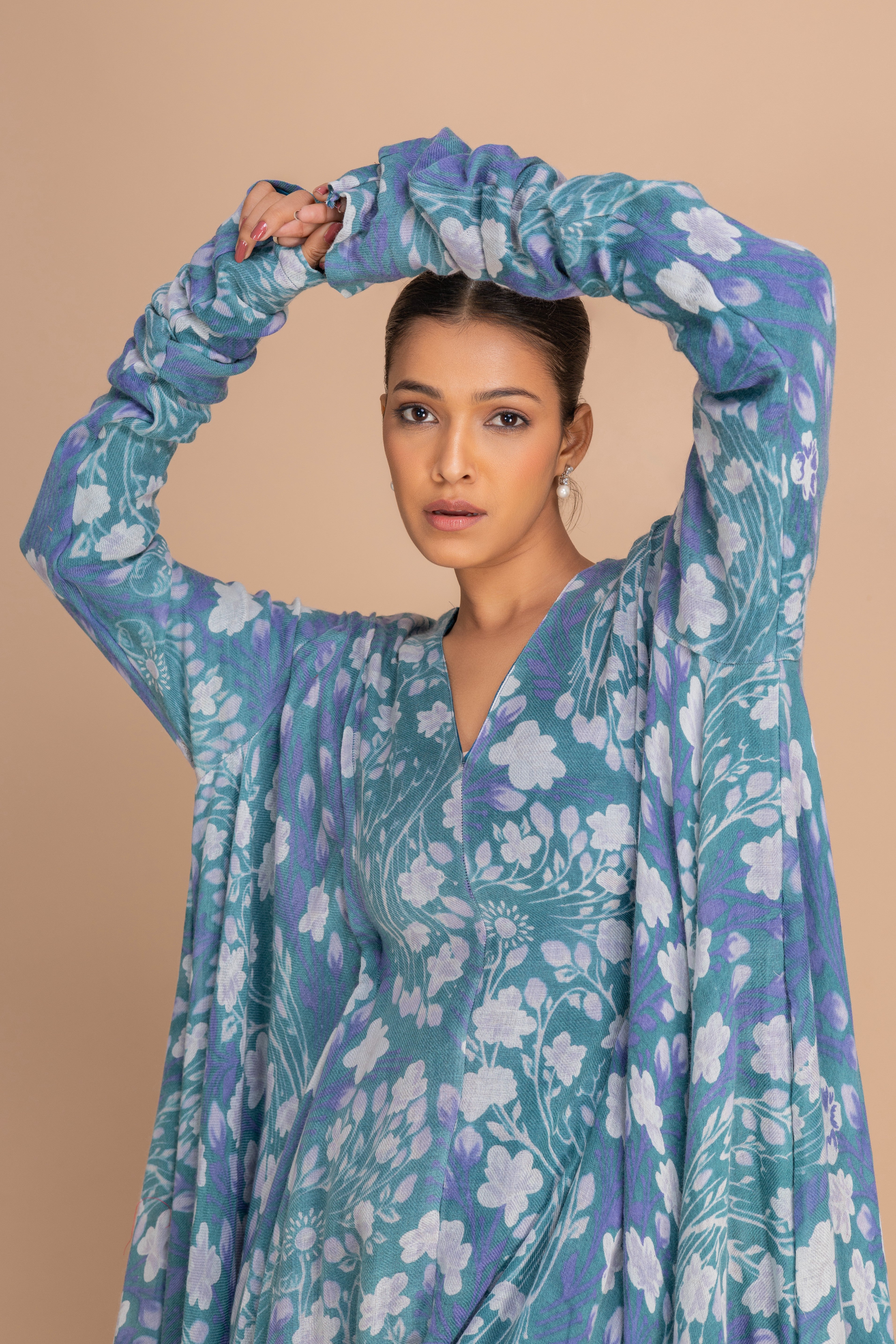 WOOL 1 VNECK 2C PERSIAN
