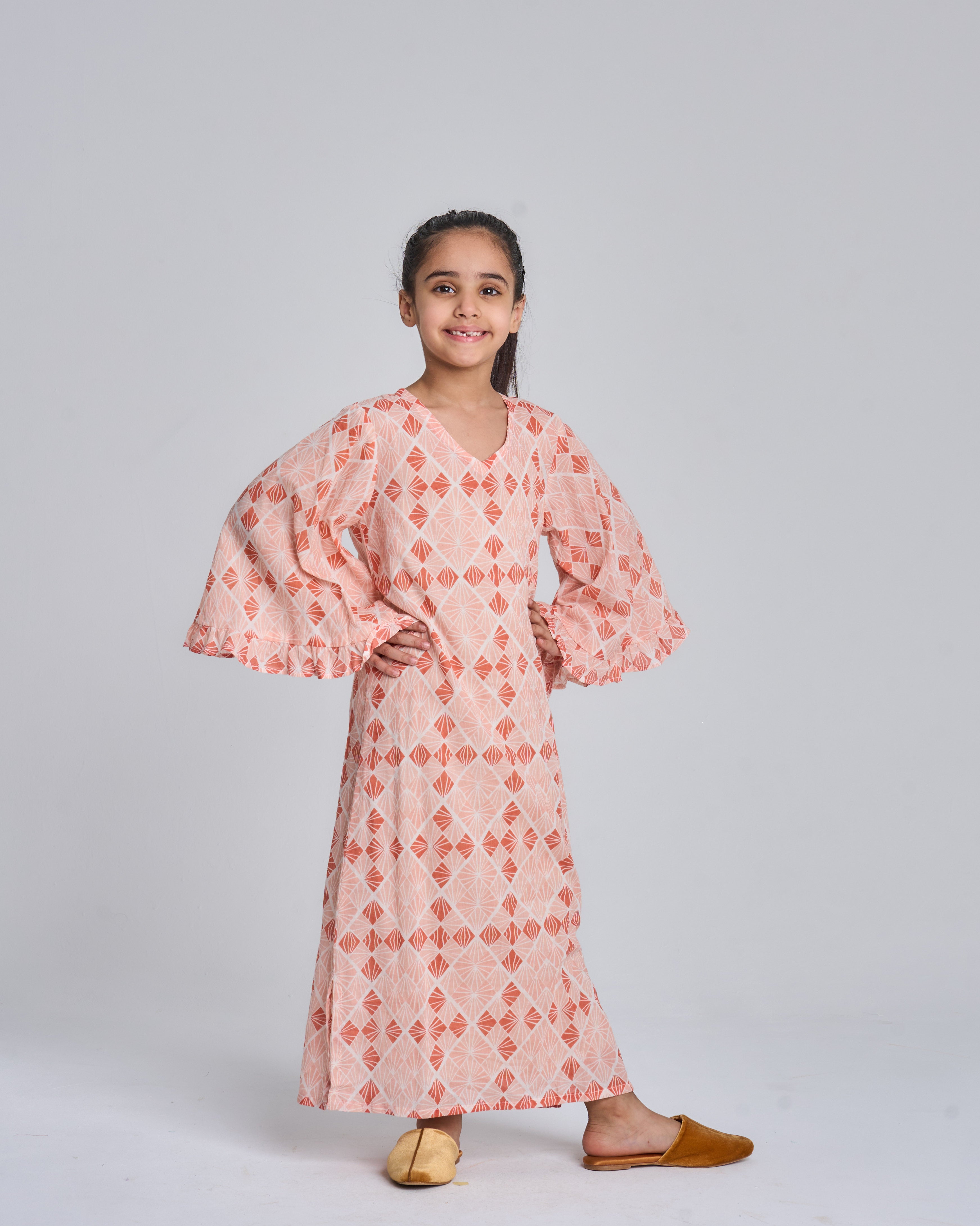 Kids 5 Wide Ruffles 7C SAHARA