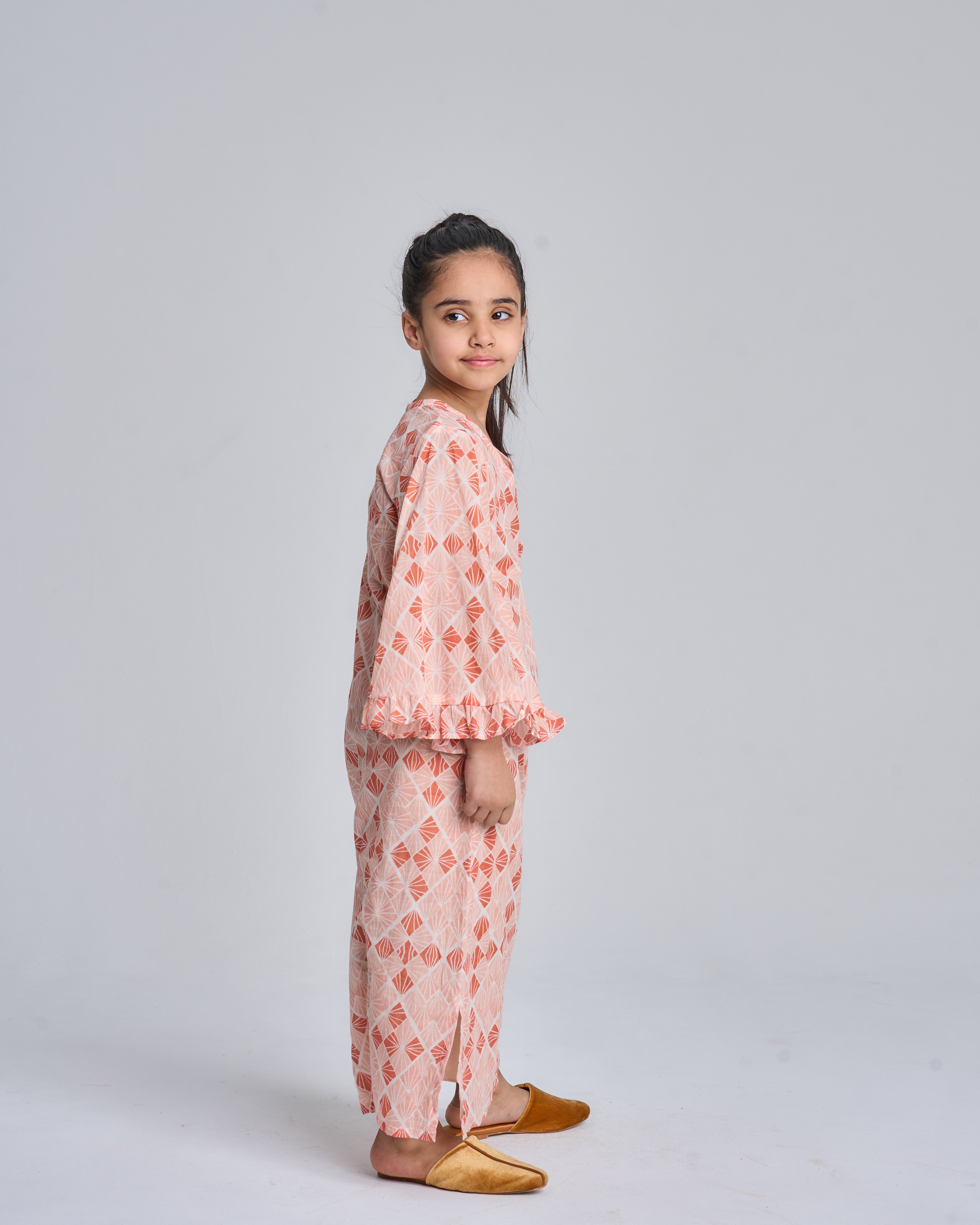 Kids 5 Wide Ruffles 7C SAHARA