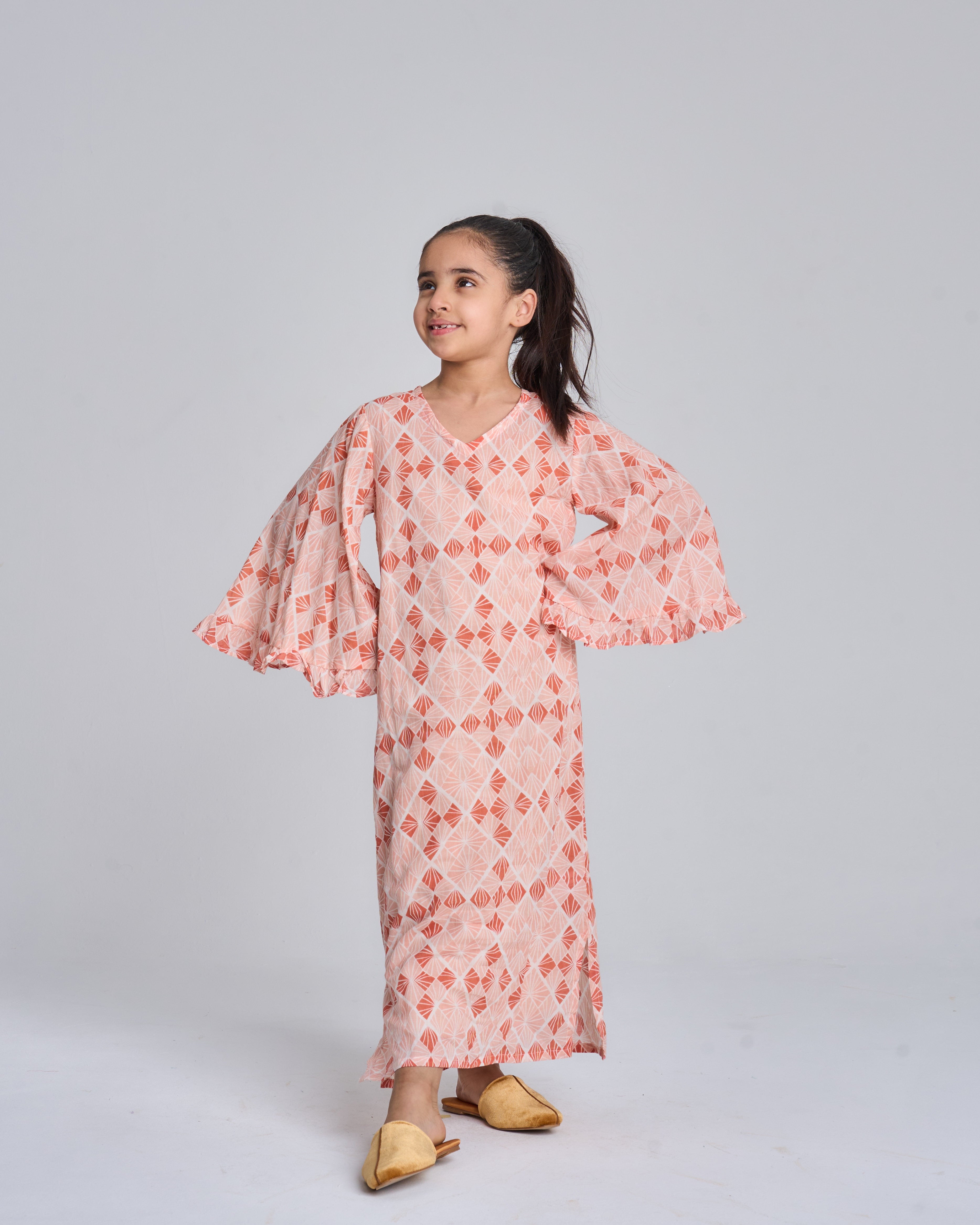 Kids 5 Wide Ruffles 7C SAHARA