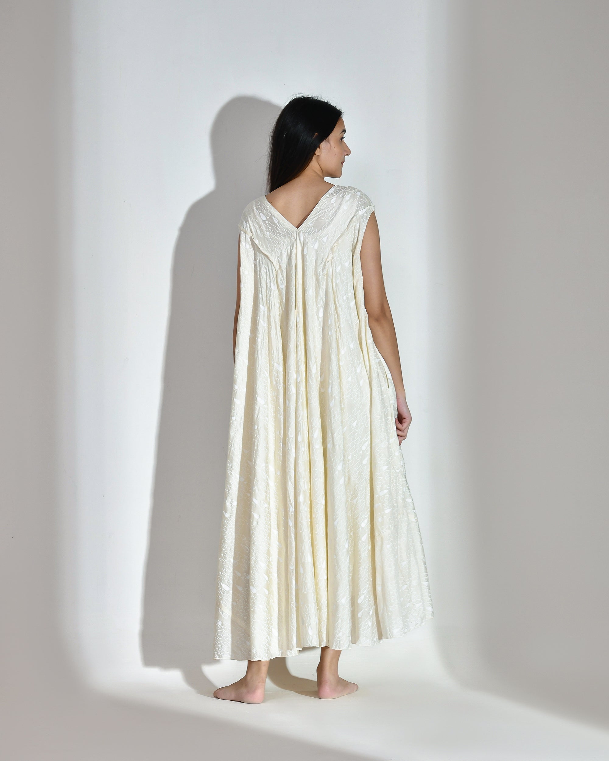 2 Vneck Sleeveless 14C SAHARA