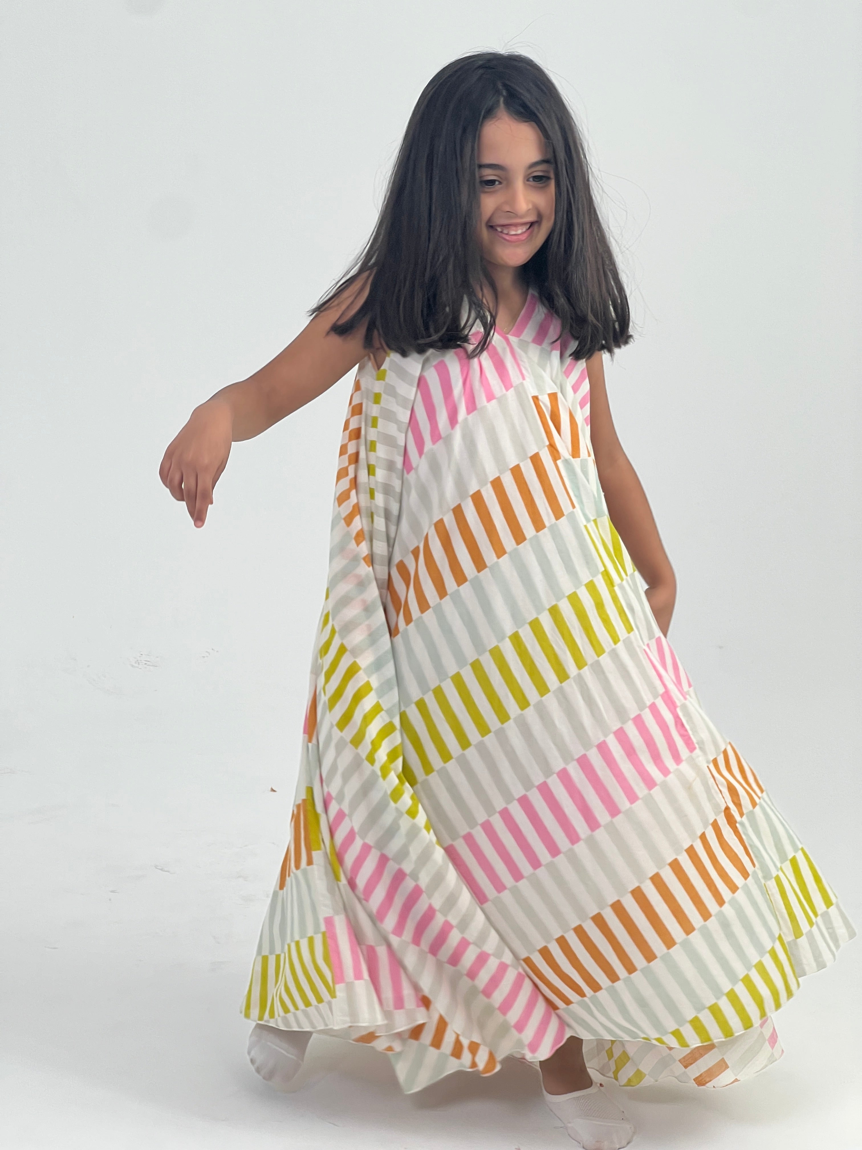 Kids 1 Vneck 20C SAHARA