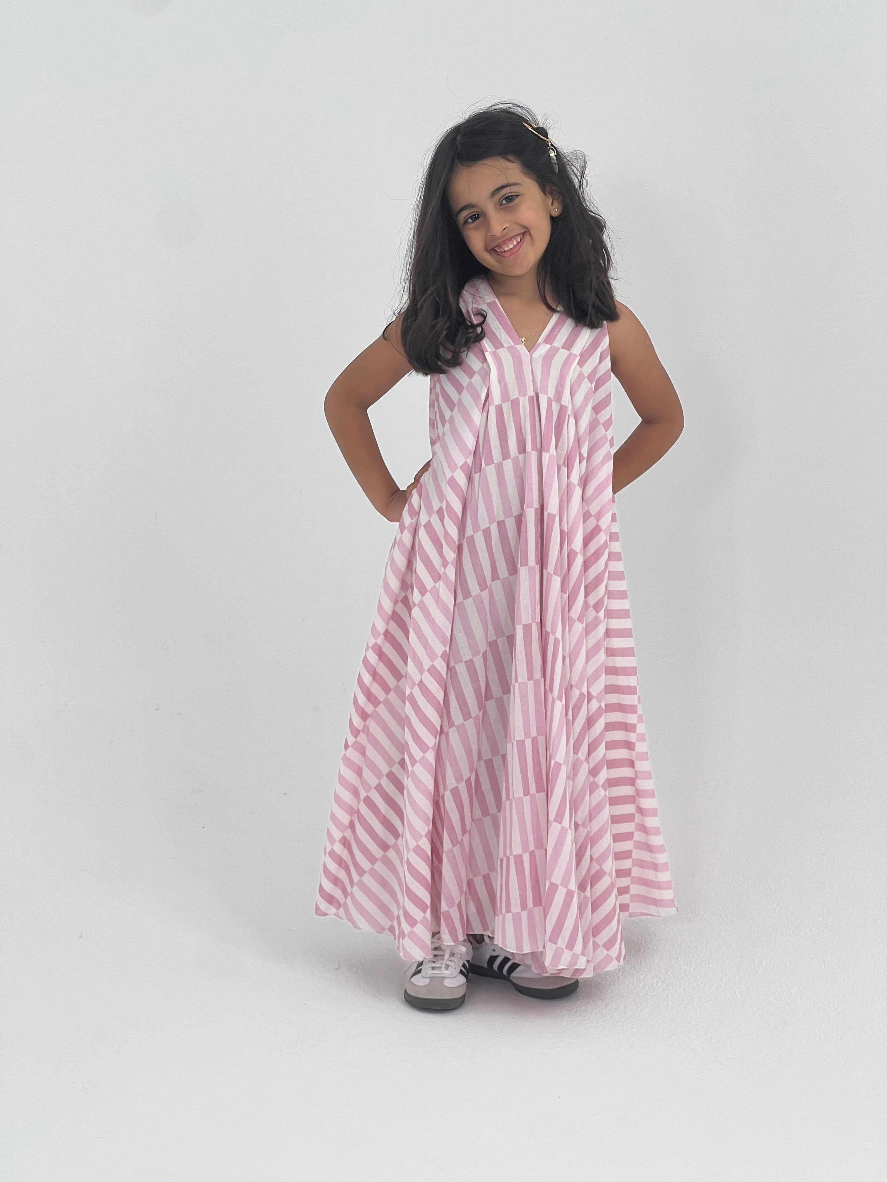 Kids 1 Vneck 20A SAHARA