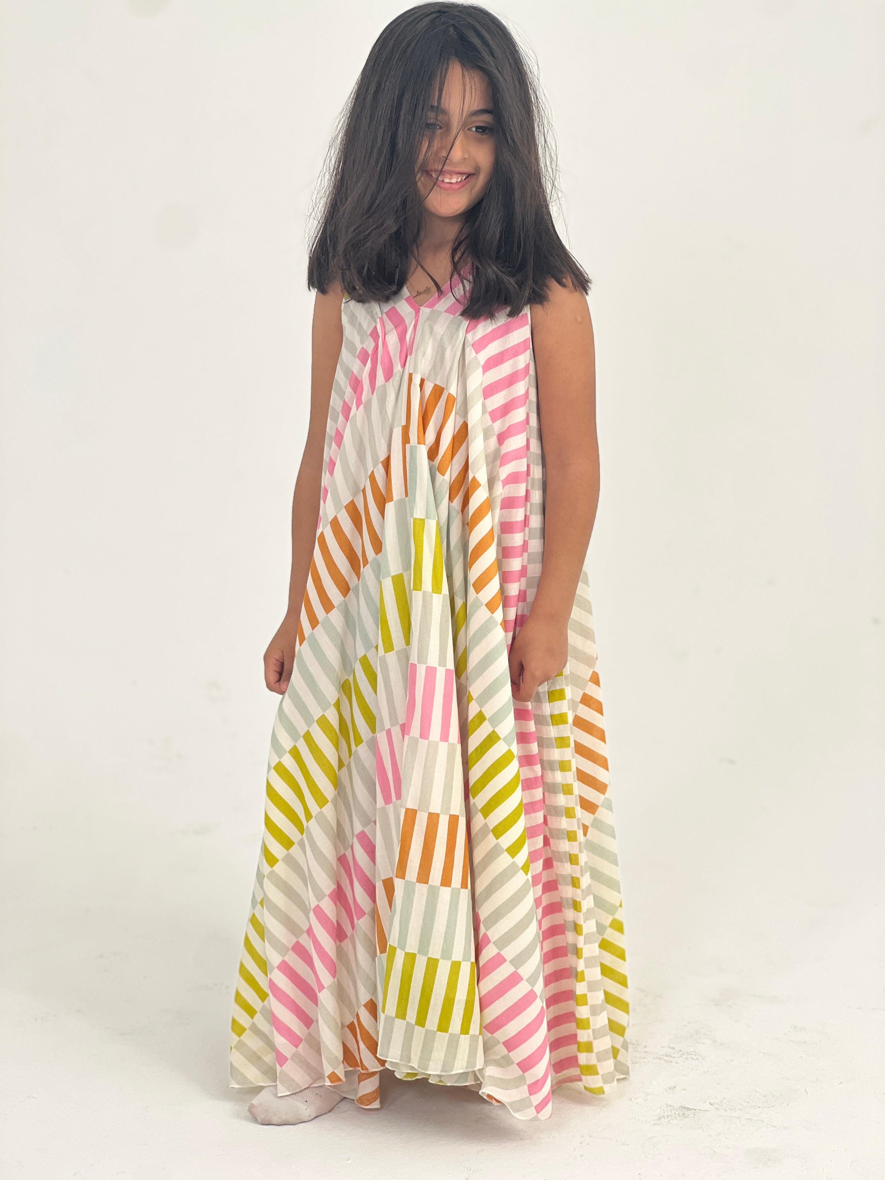 Kids 1 Vneck 20C SAHARA