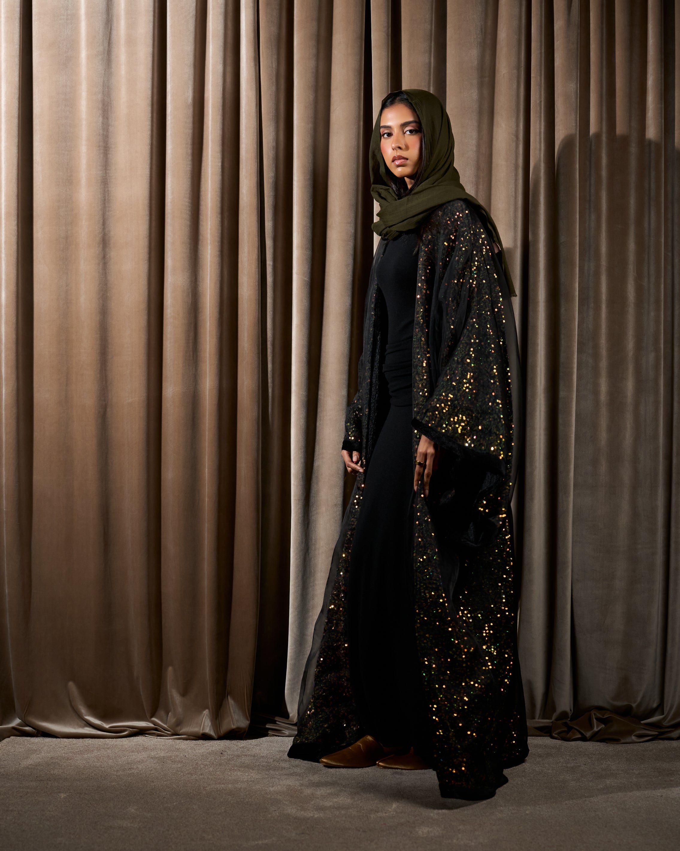 BLACK JAZZAR/SEQUIN BISHT