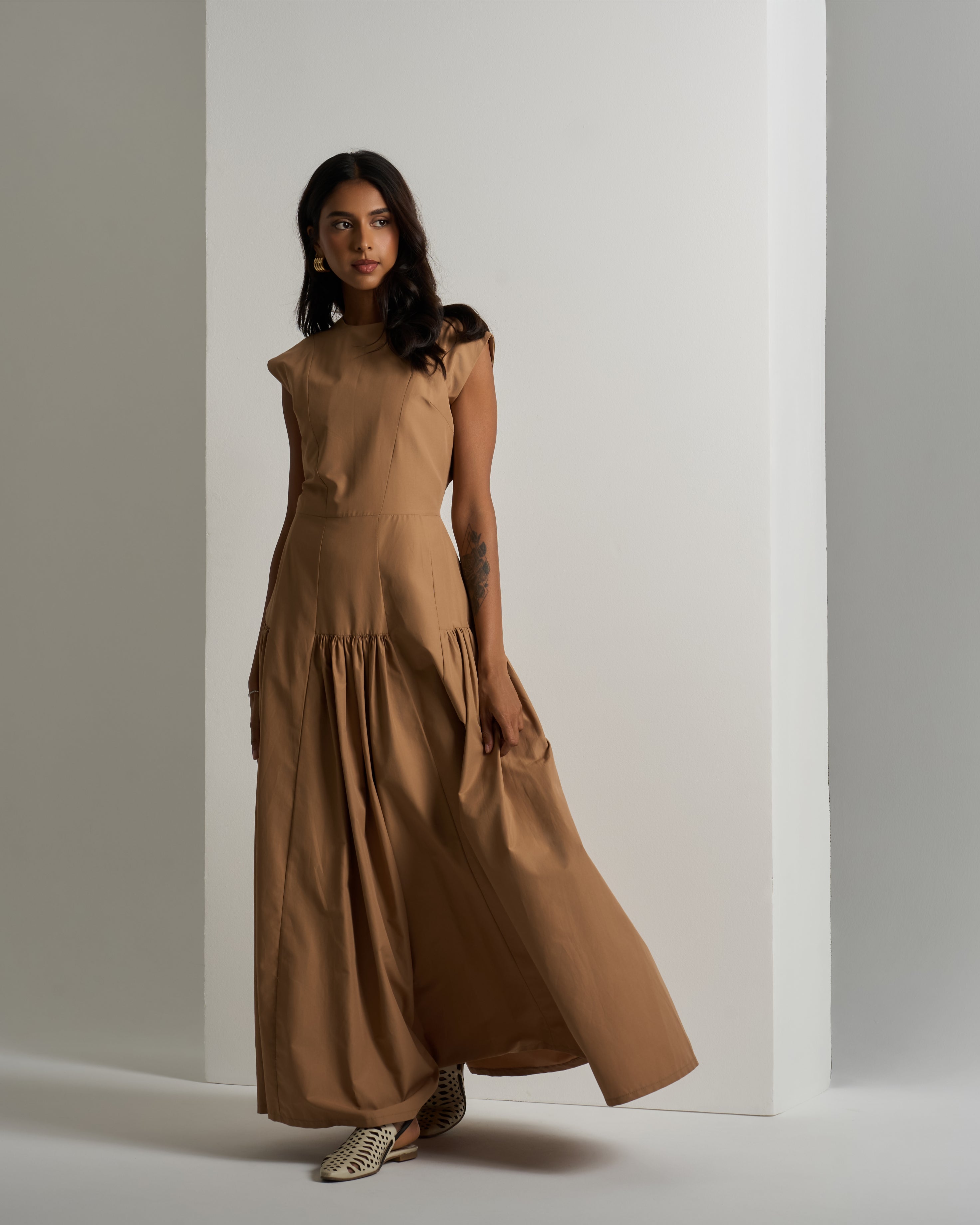 SLEEVELESS DRESS