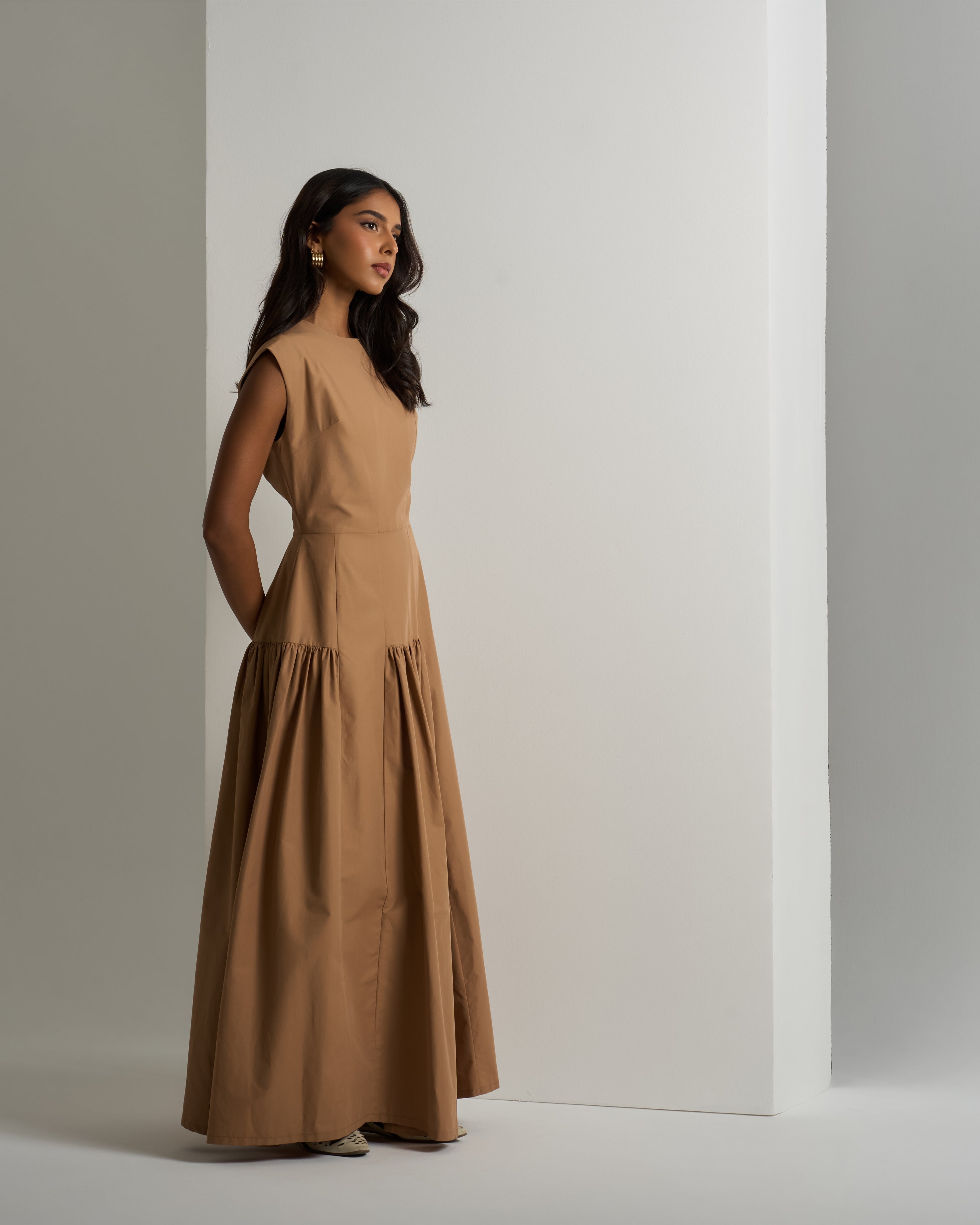 SLEEVELESS DRESS