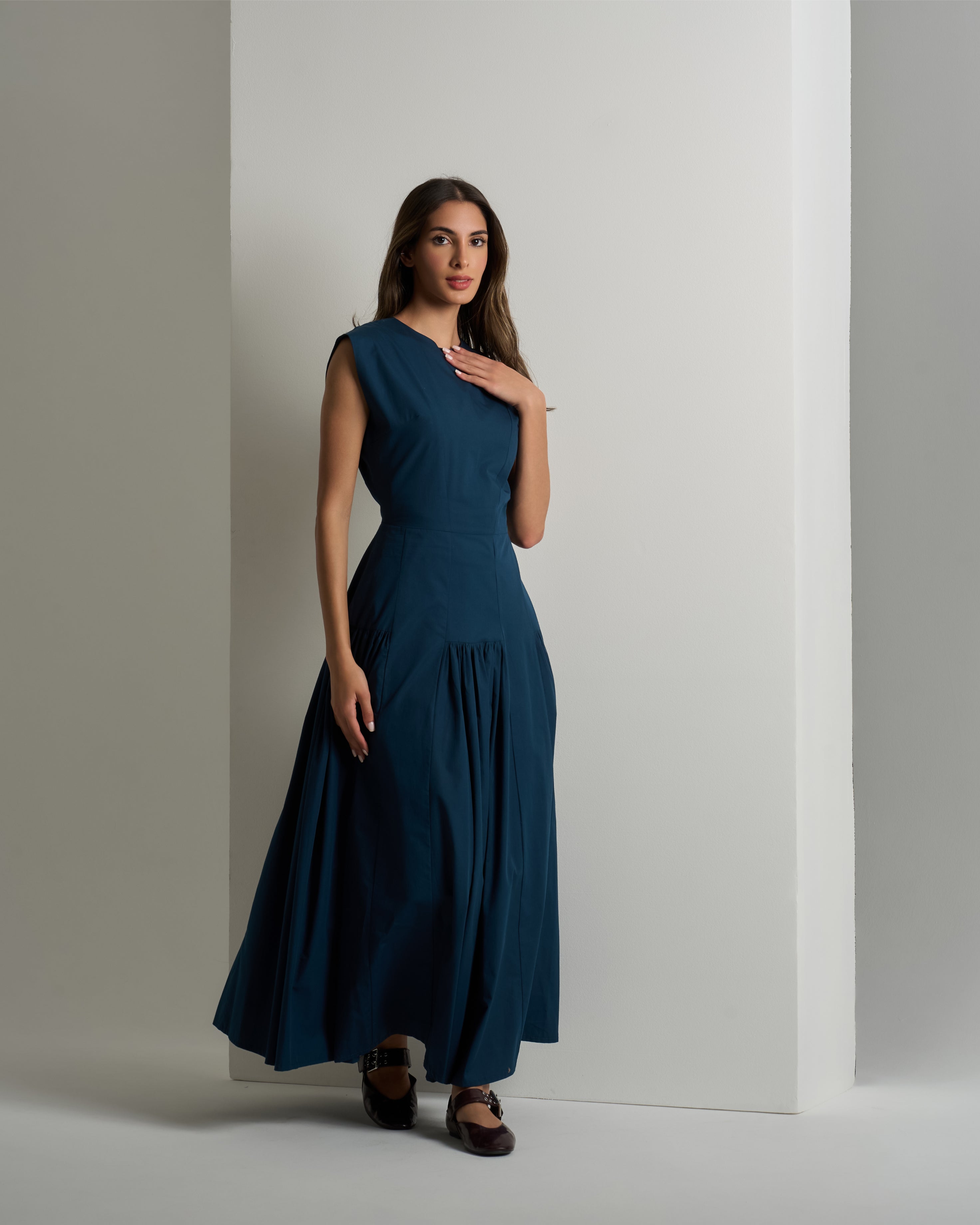 SLEEVELESS DRESS