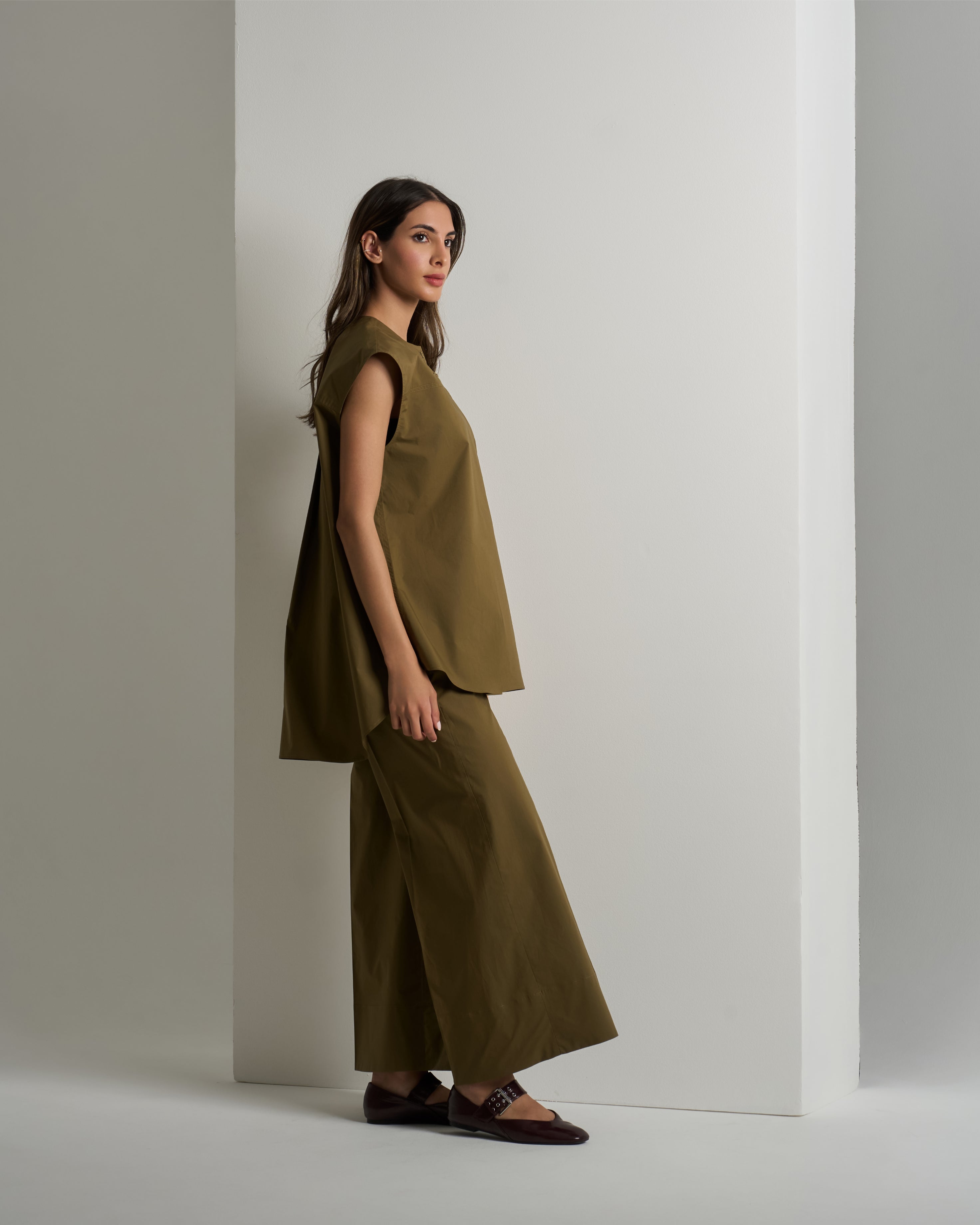 BASIC SLEEVELESS TOP & PANTS