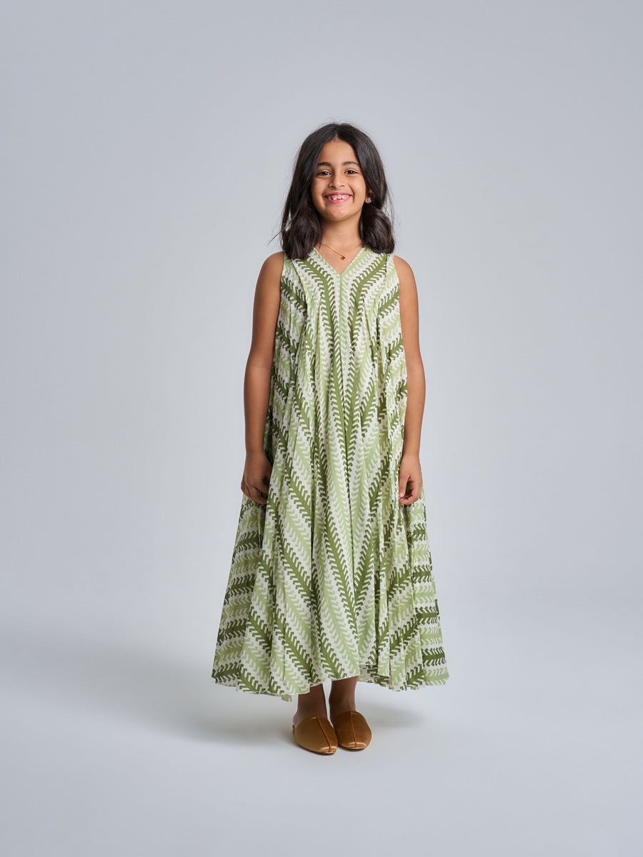 Kids 1- Vneck SLEEVELESS 18 B