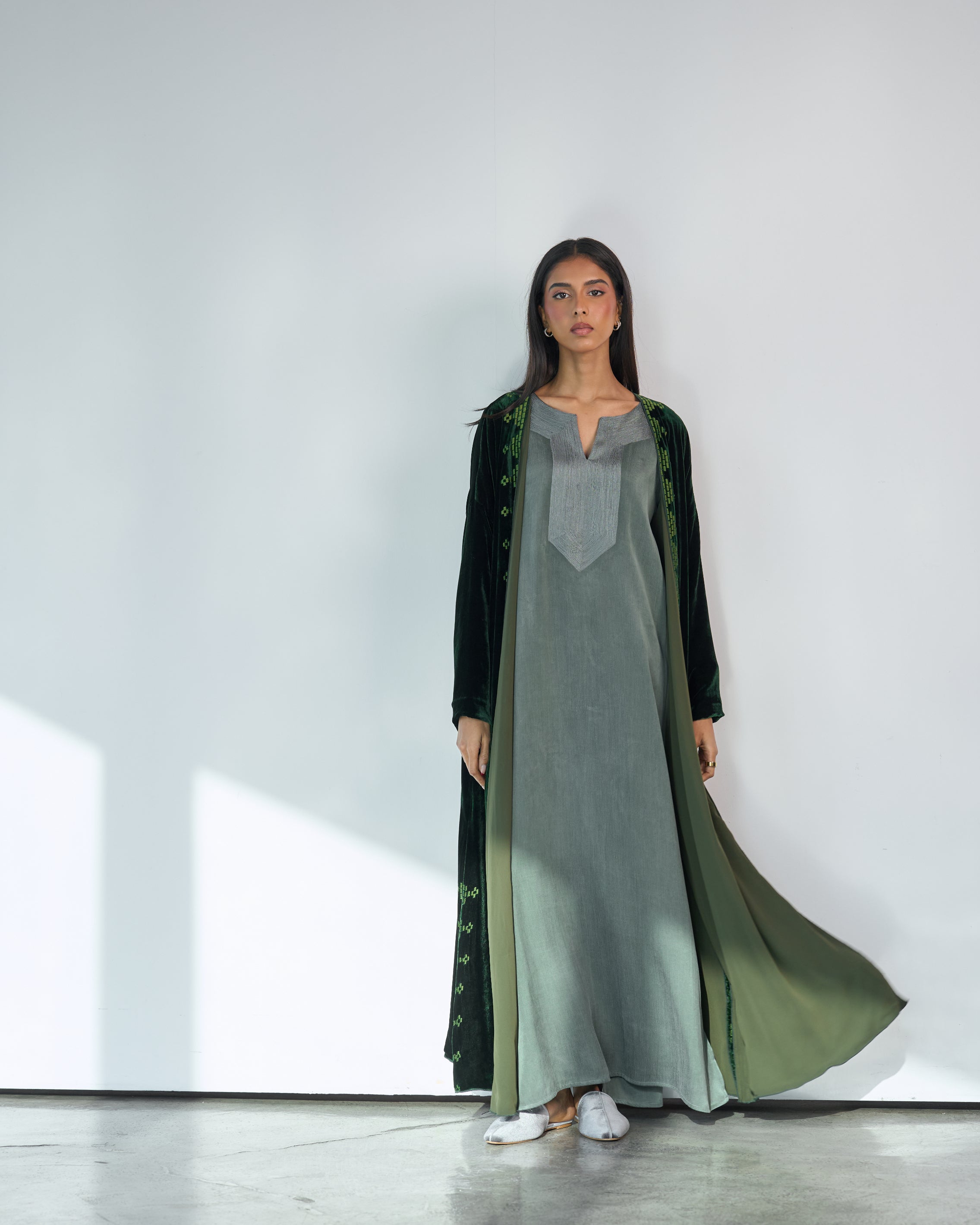 EMBROIDERED VELVET BISHT SET