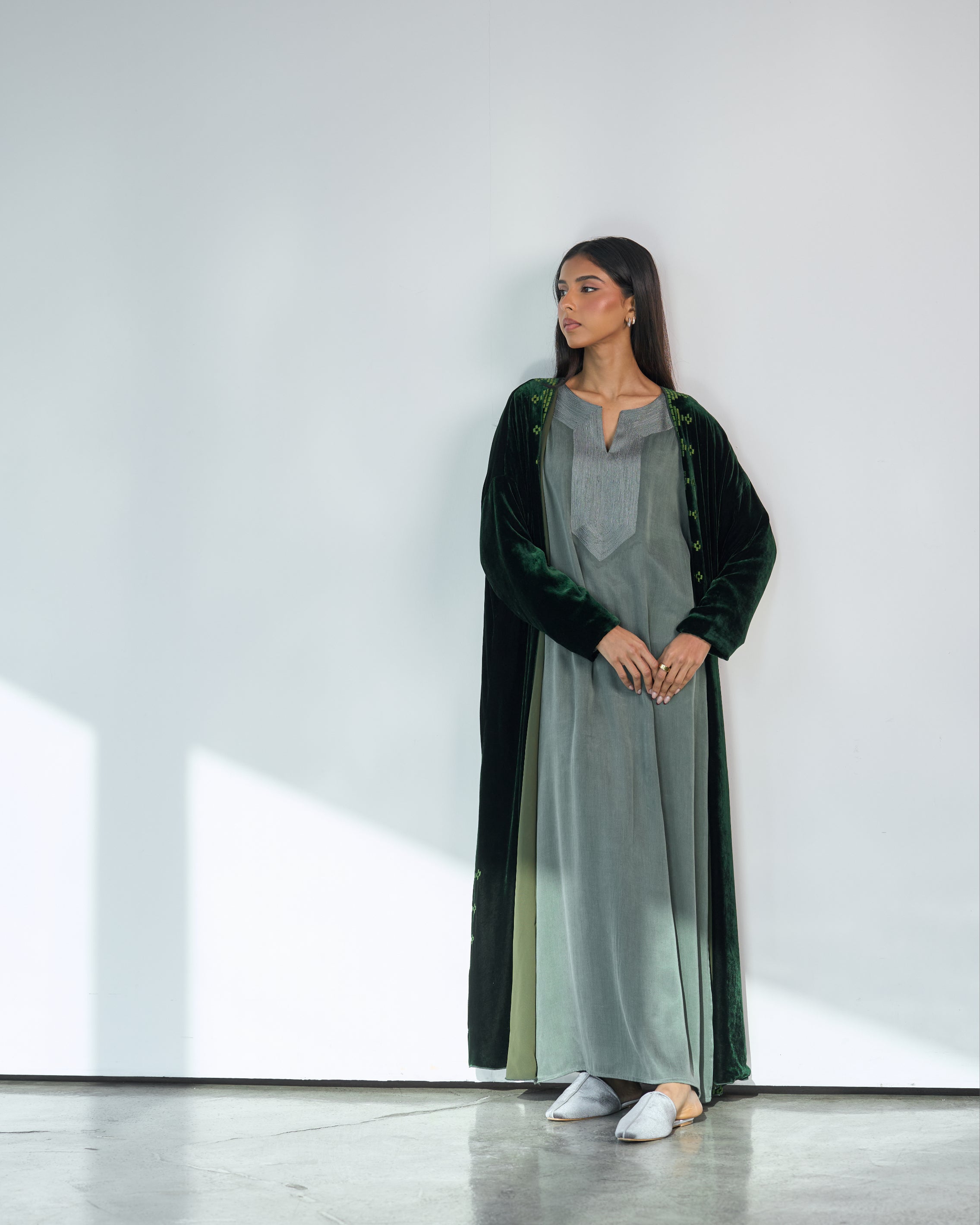 EMBROIDERED VELVET BISHT SET