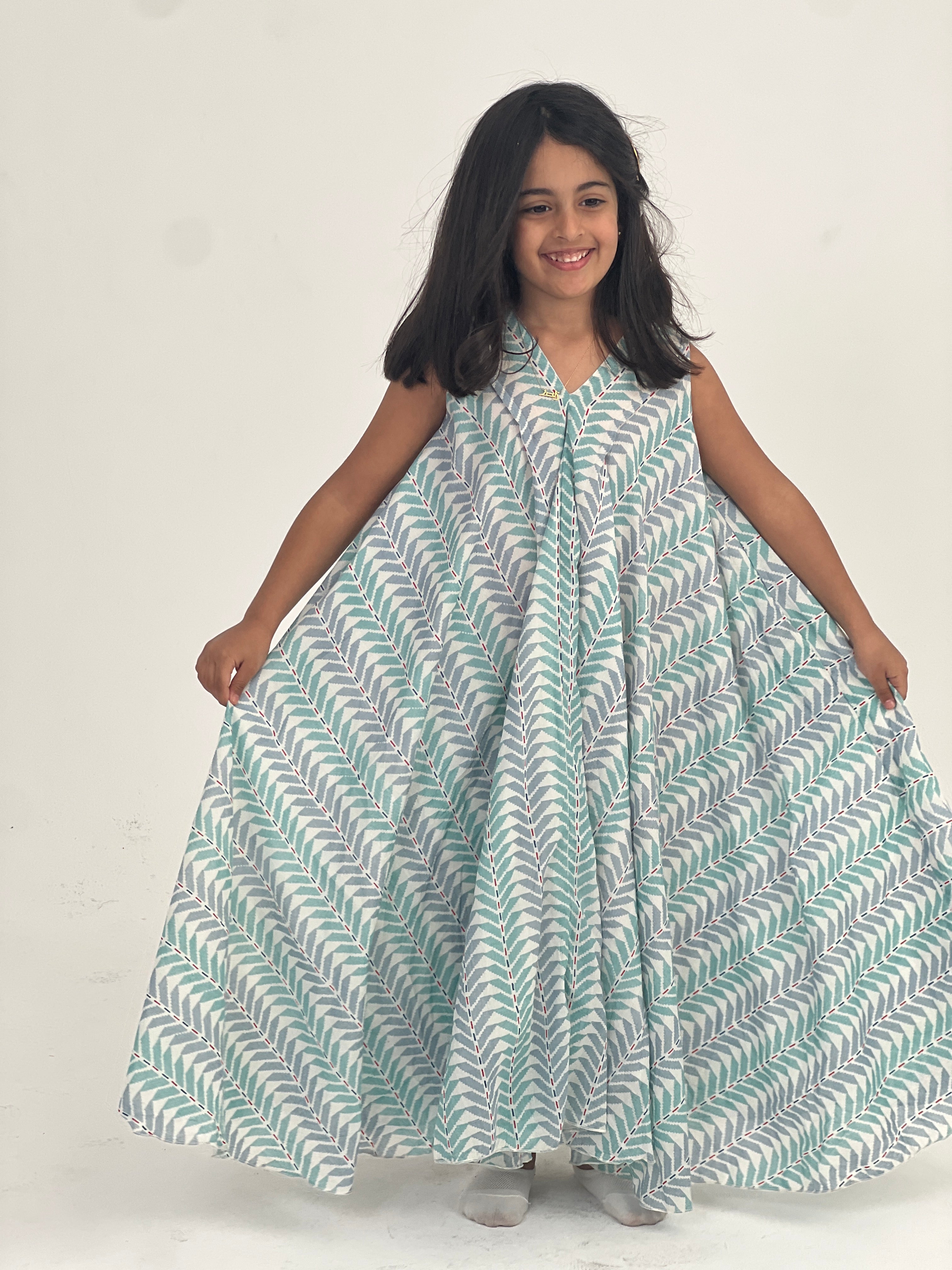 Kids 1 Vneck 6C SAHARA