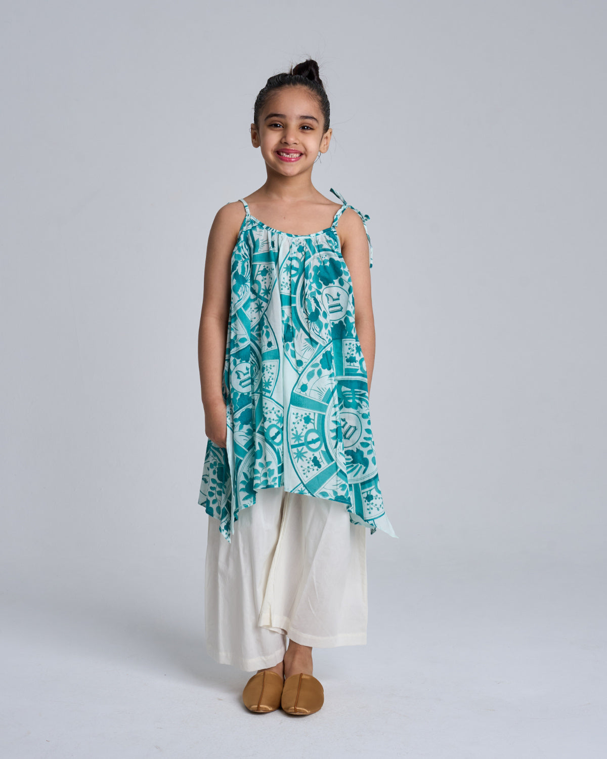 Kids 11- sleeveless +loose pants19C