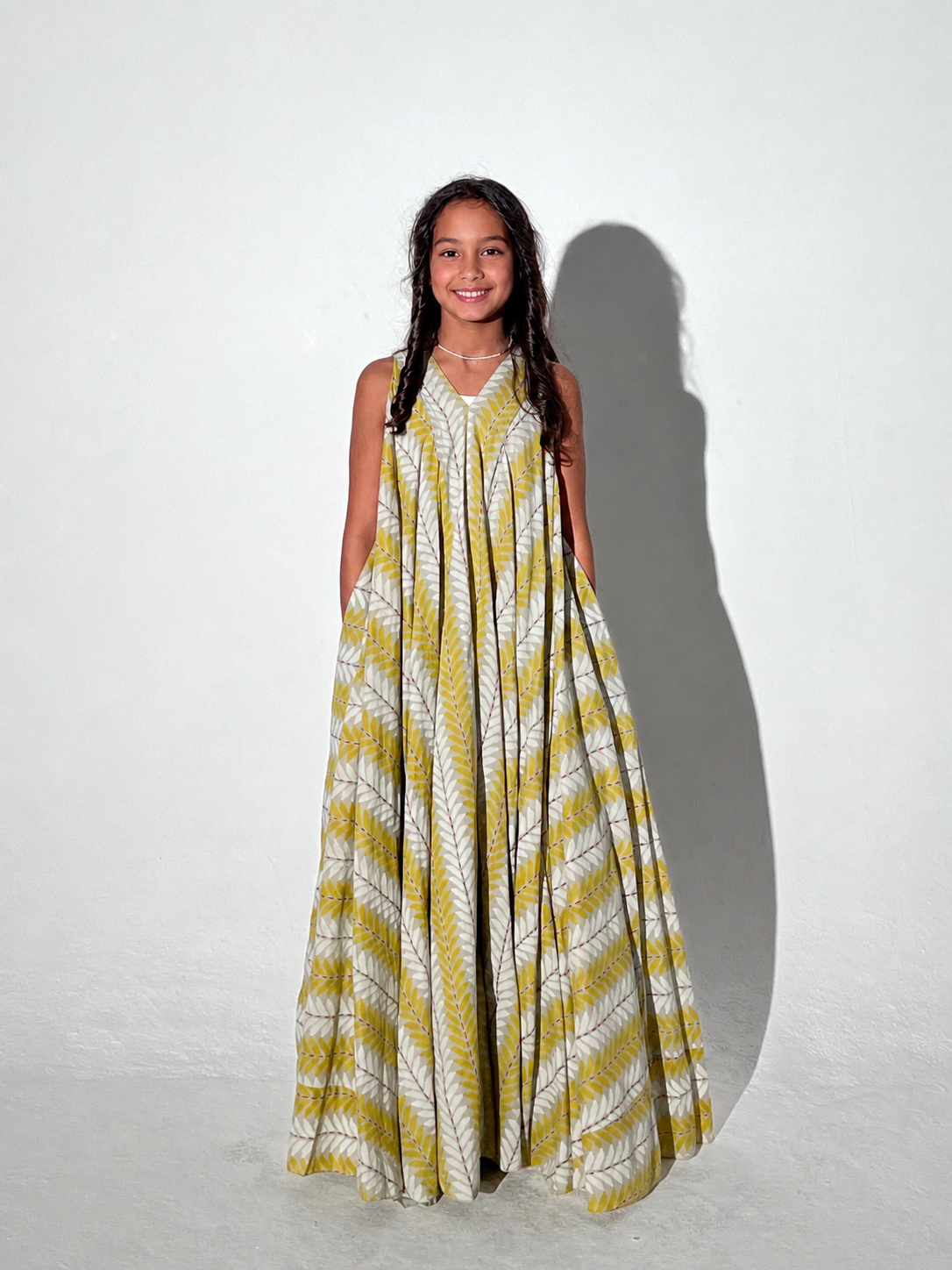 Kids 1 Vneck 6A SAHARA