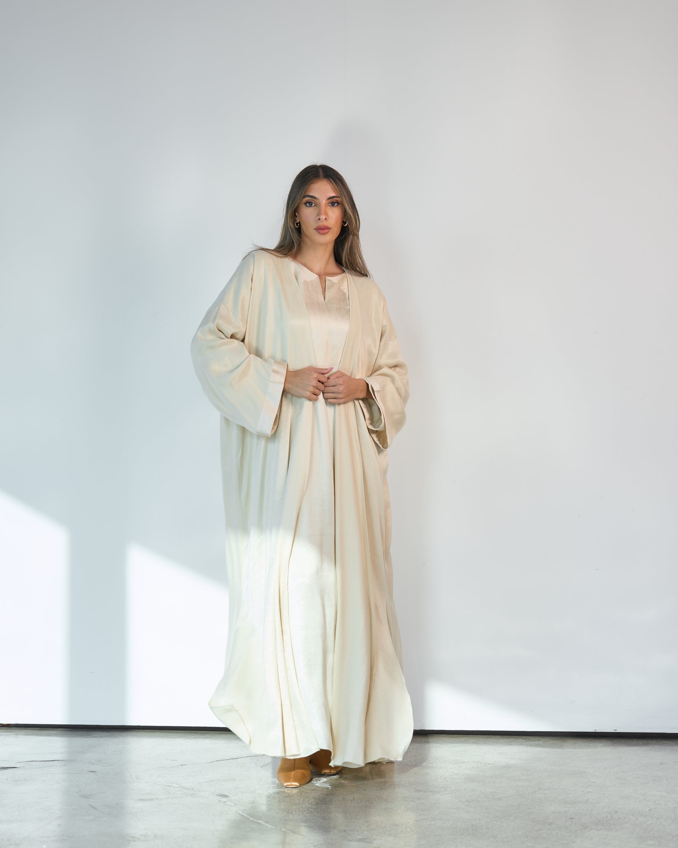 LONG OPEN BISHT WITH EMBROIDERED DRESS