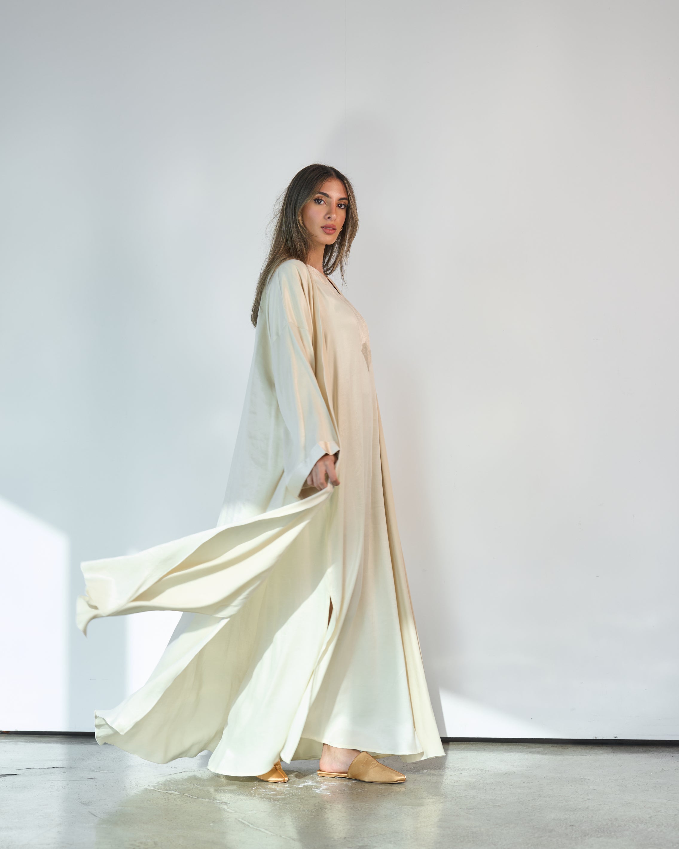 LONG OPEN BISHT WITH EMBROIDERED DRESS