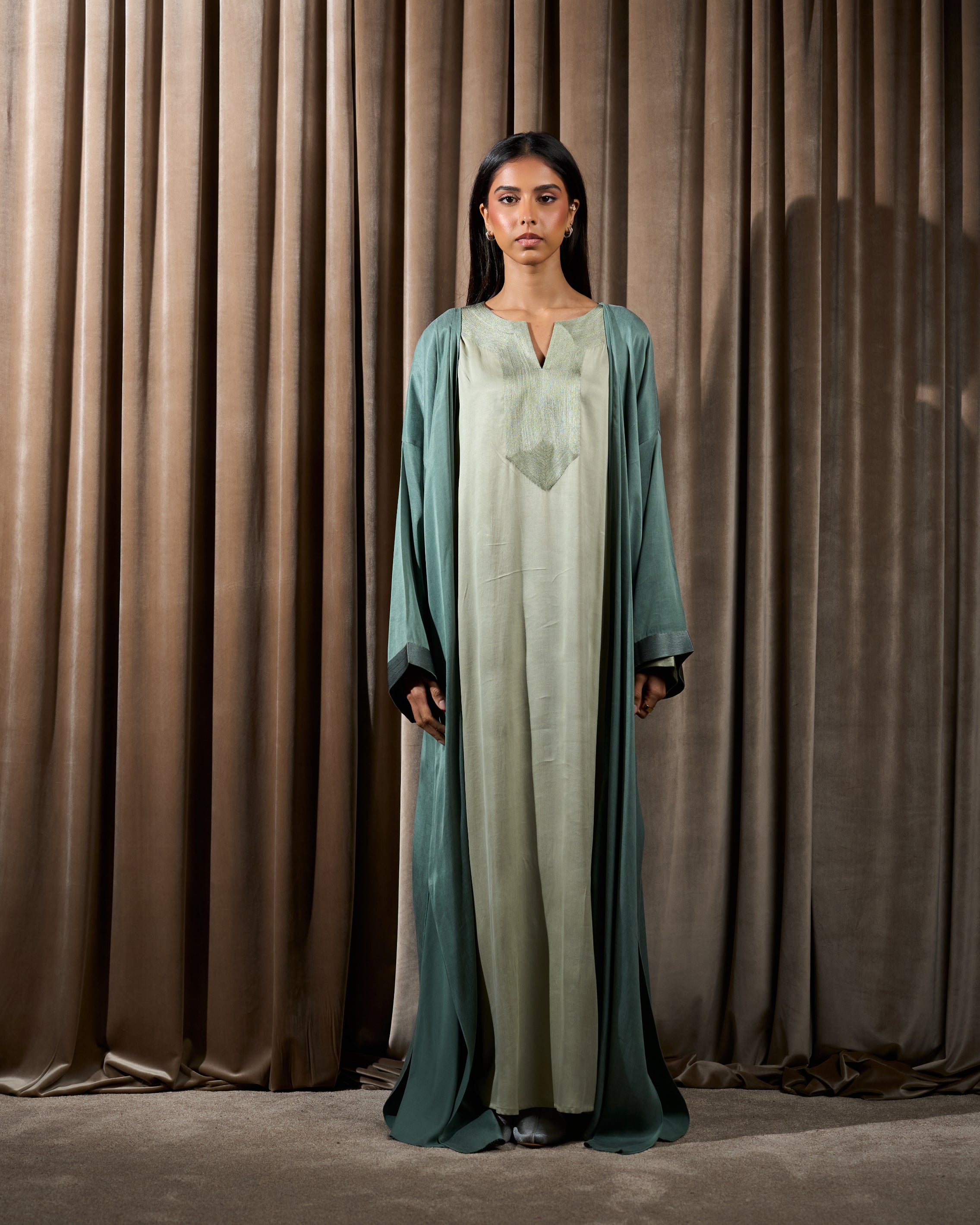 LONG OPEN BISHT WITH EMBROIDERED DRESS