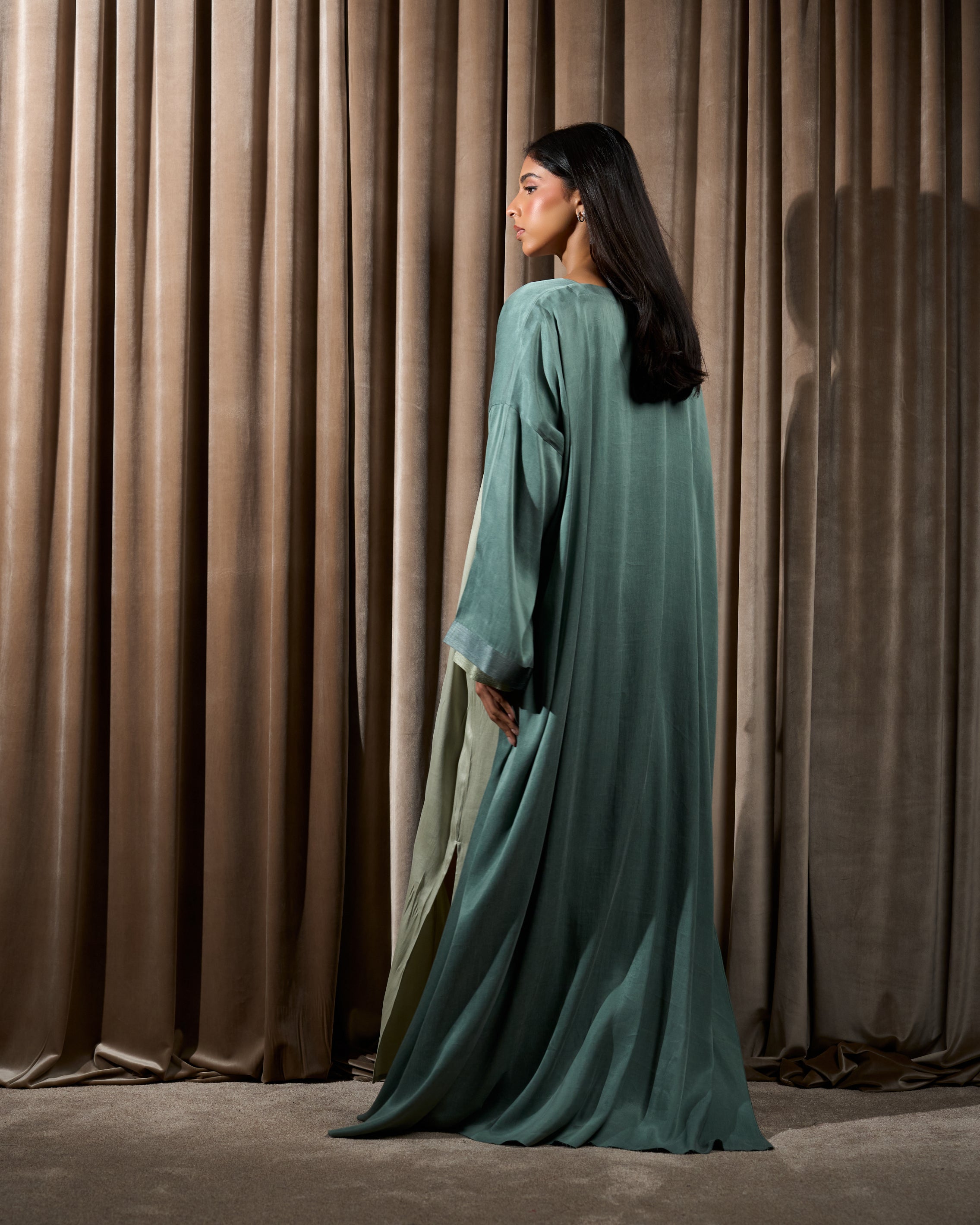 LONG OPEN BISHT WITH EMBROIDERED DRESS