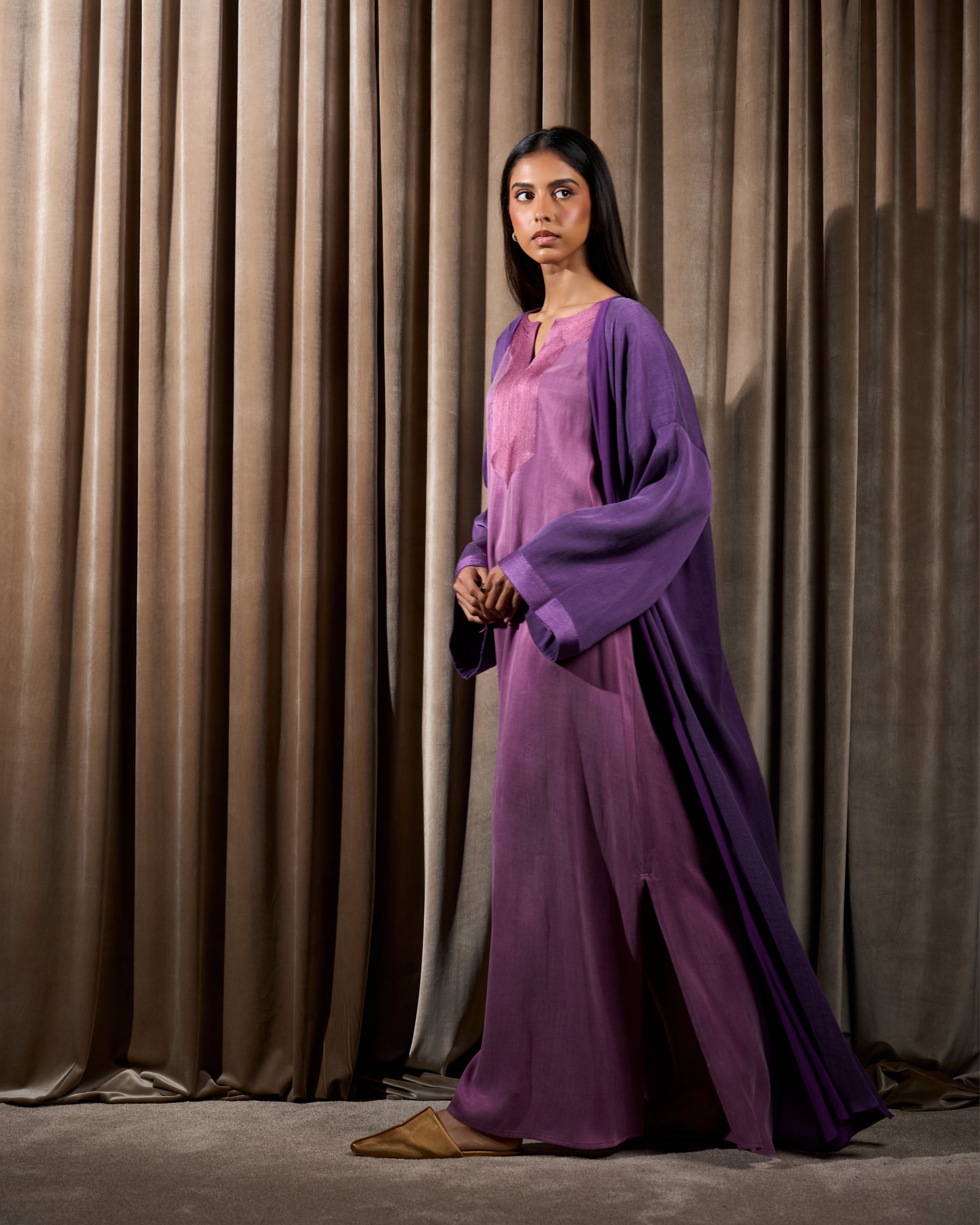 LONG OPEN BISHT WITH EMBROIDERED DRESS
