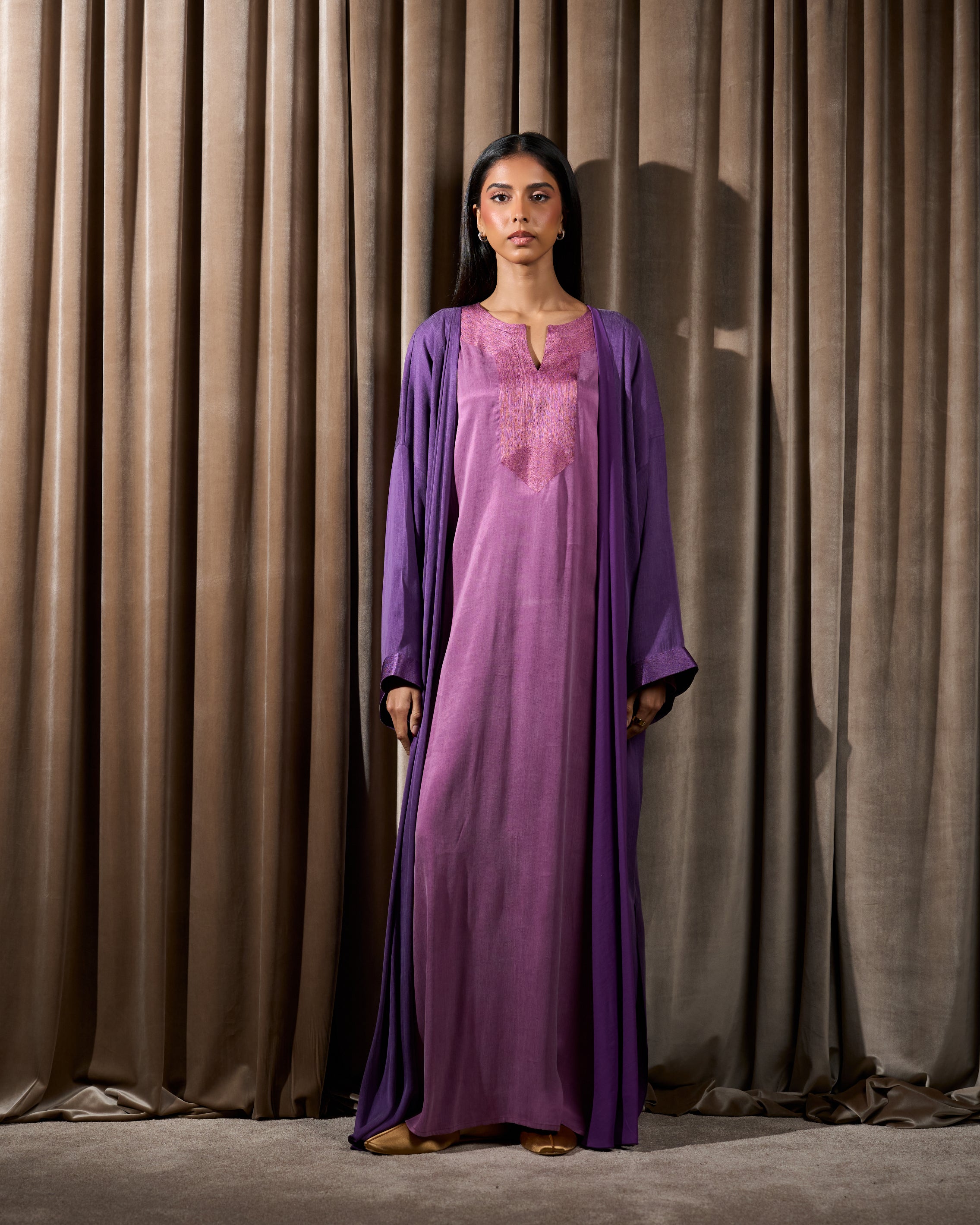 LONG OPEN BISHT WITH EMBROIDERED DRESS
