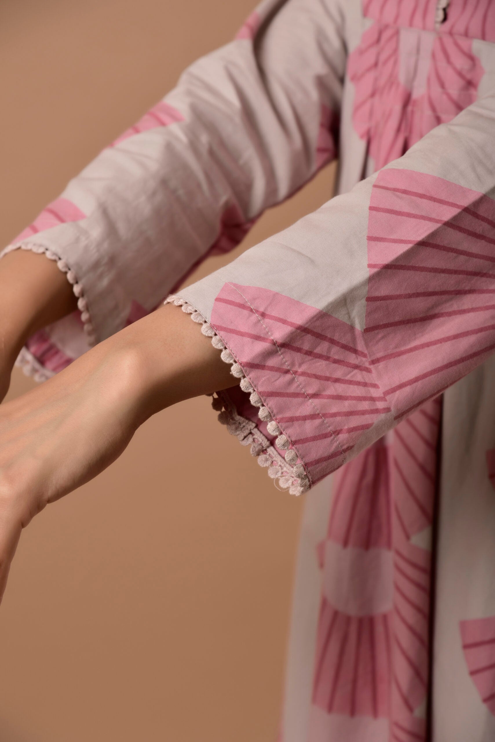 PLEATED WITH LACE PINK FAN