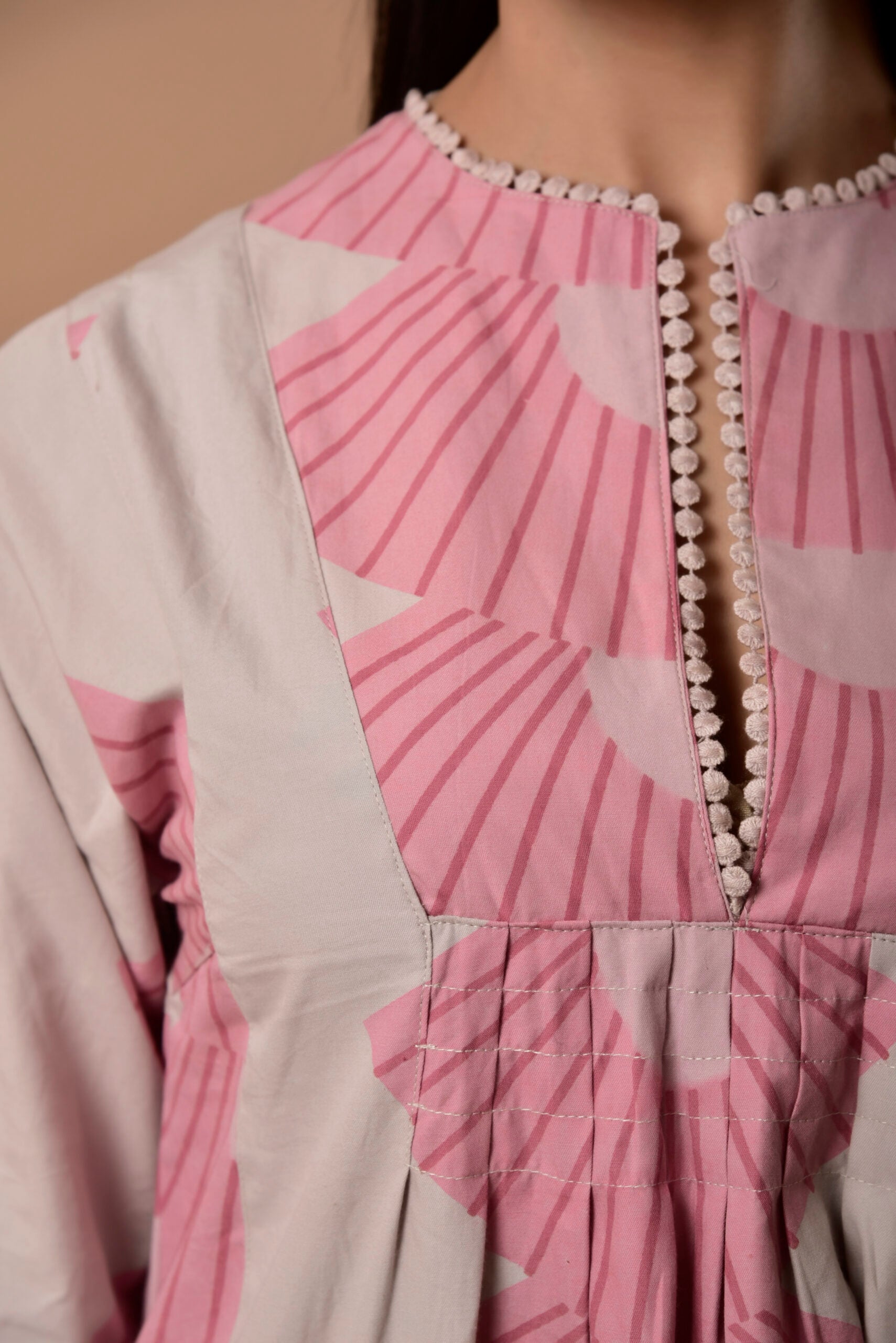 PLEATED WITH LACE PINK FAN