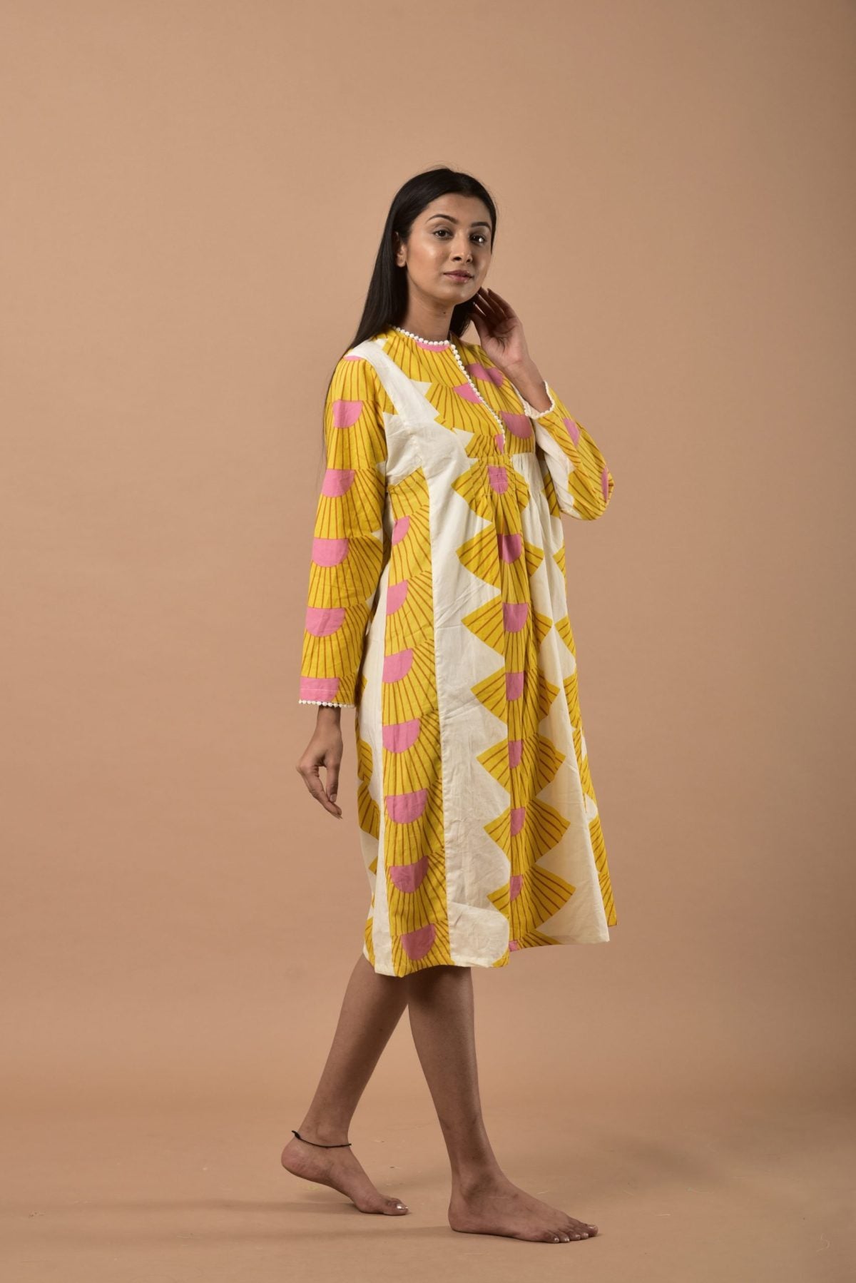 PLEATED WITH LACE YELLOW FAN