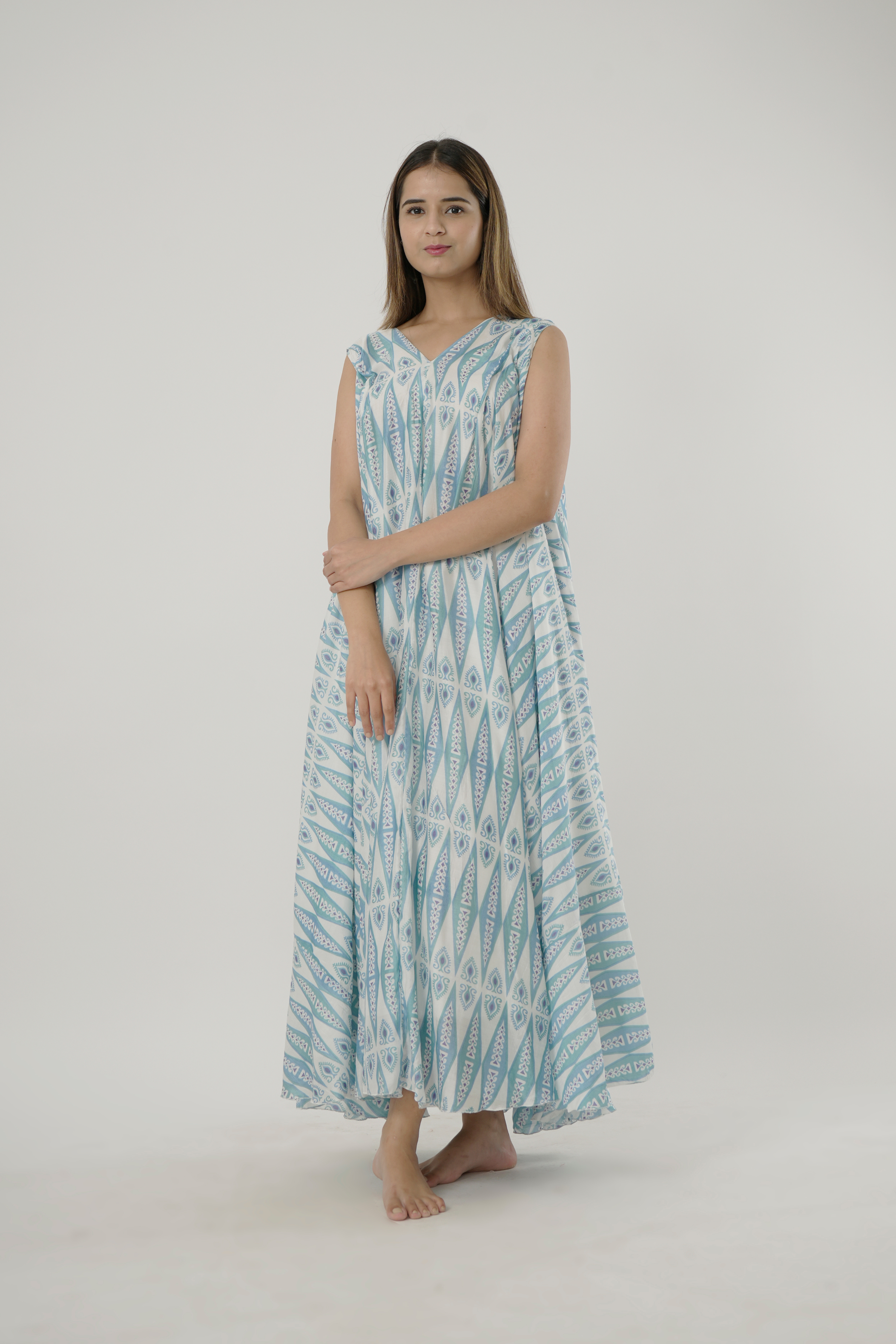 2 Vneck sleeveless 14B