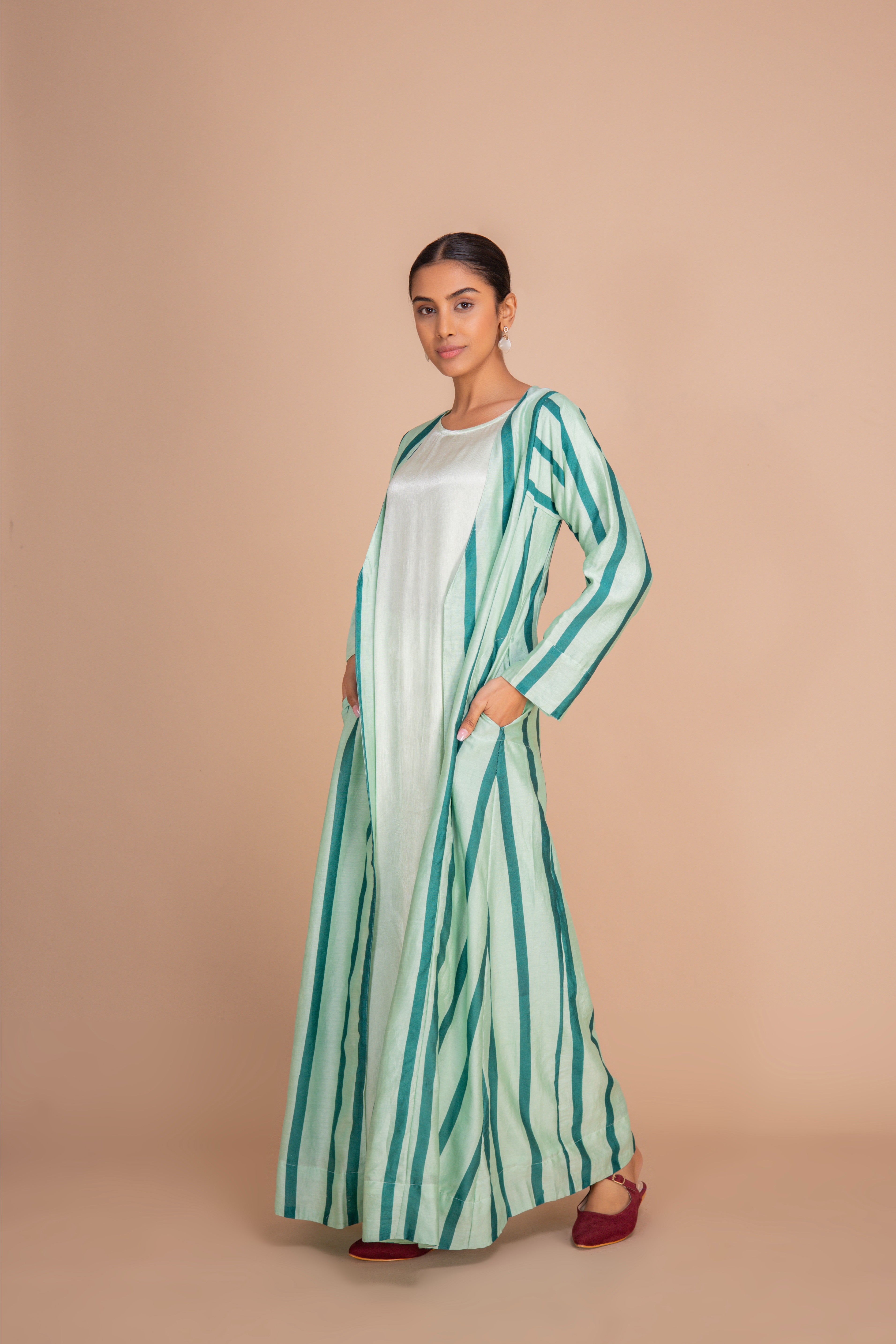 14 BISHT SET SPRAY WITH PLAIN INNER  PERSIAN