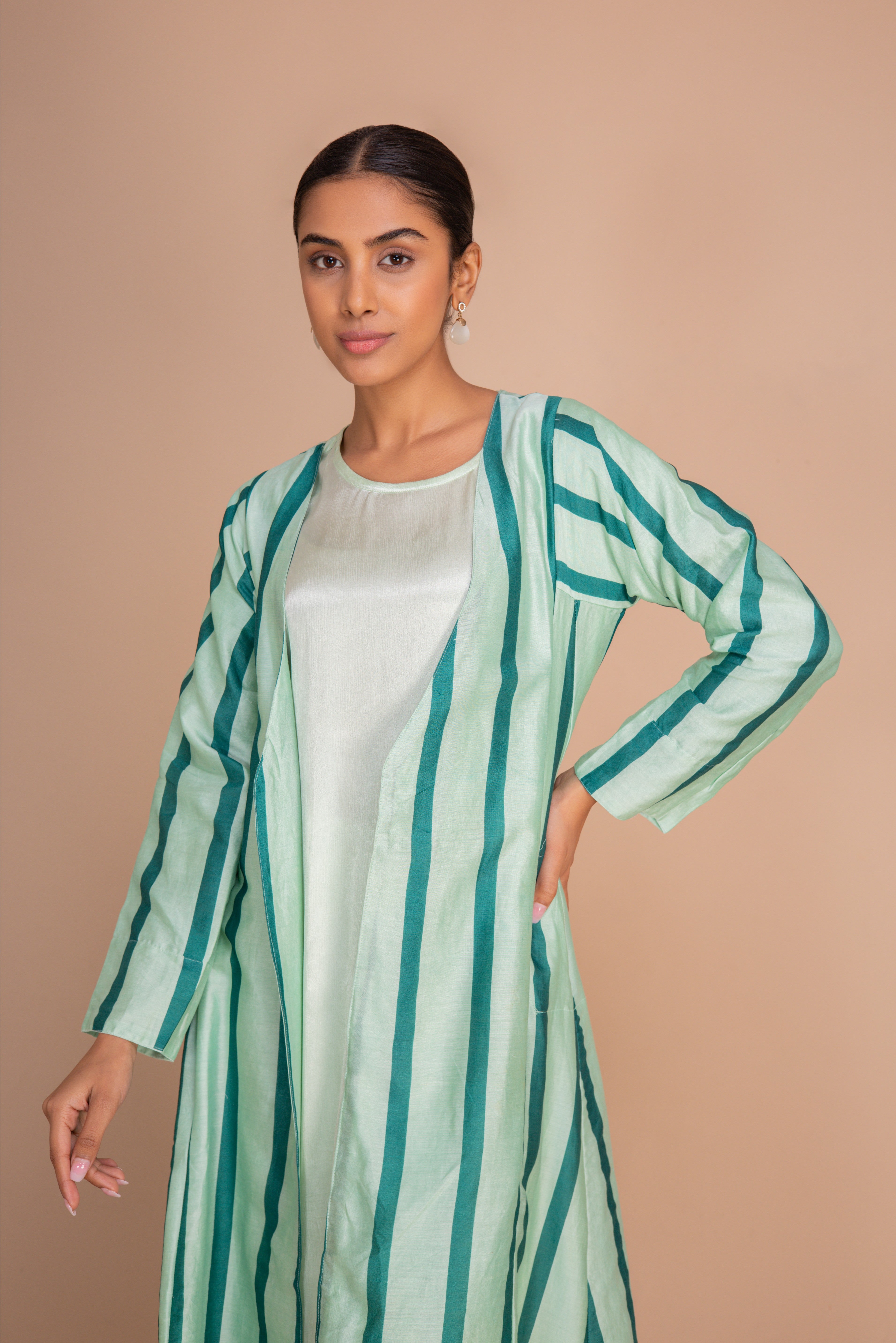 14 BISHT SET SPRAY WITH PLAIN INNER  PERSIAN