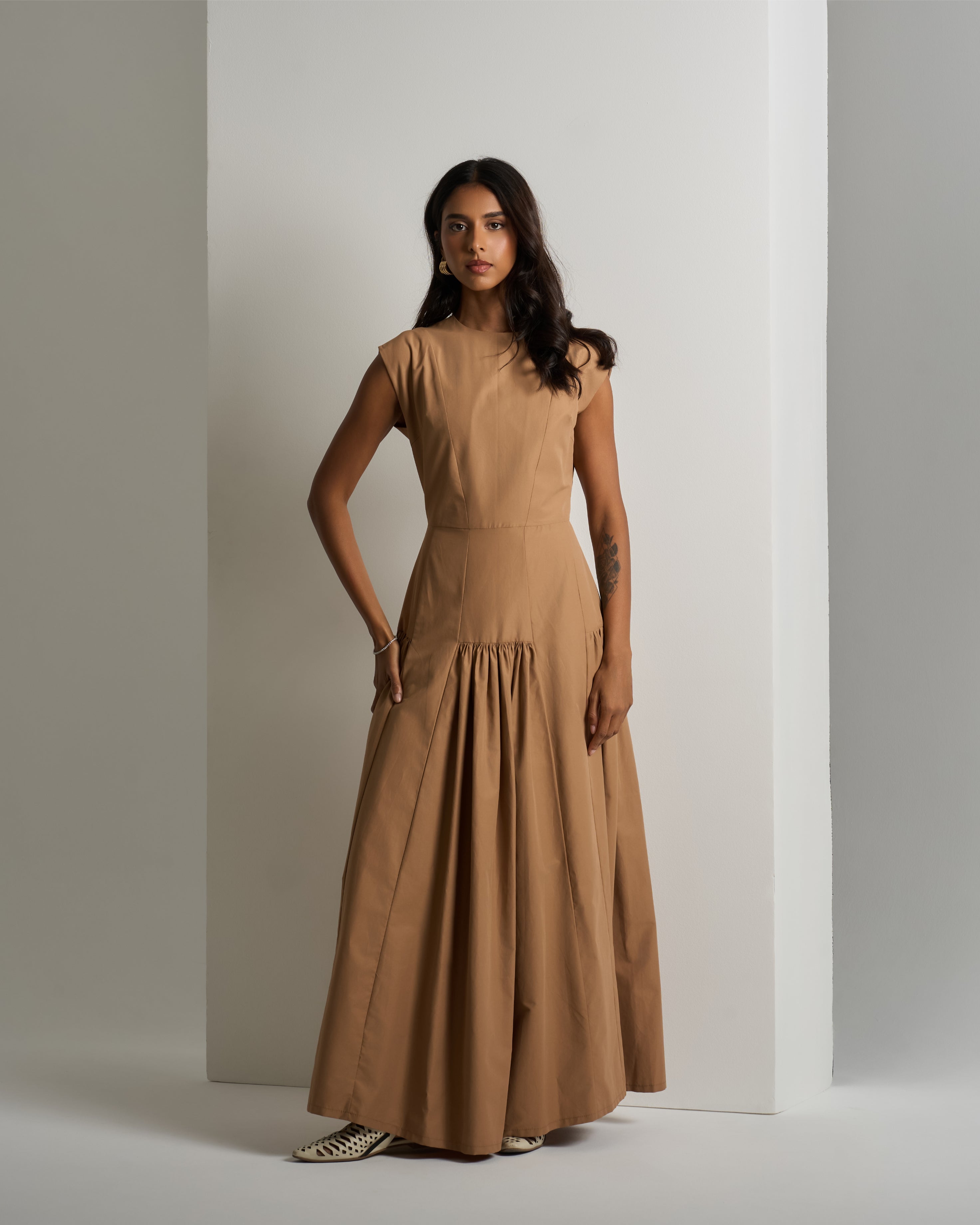 SLEEVELESS DRESS