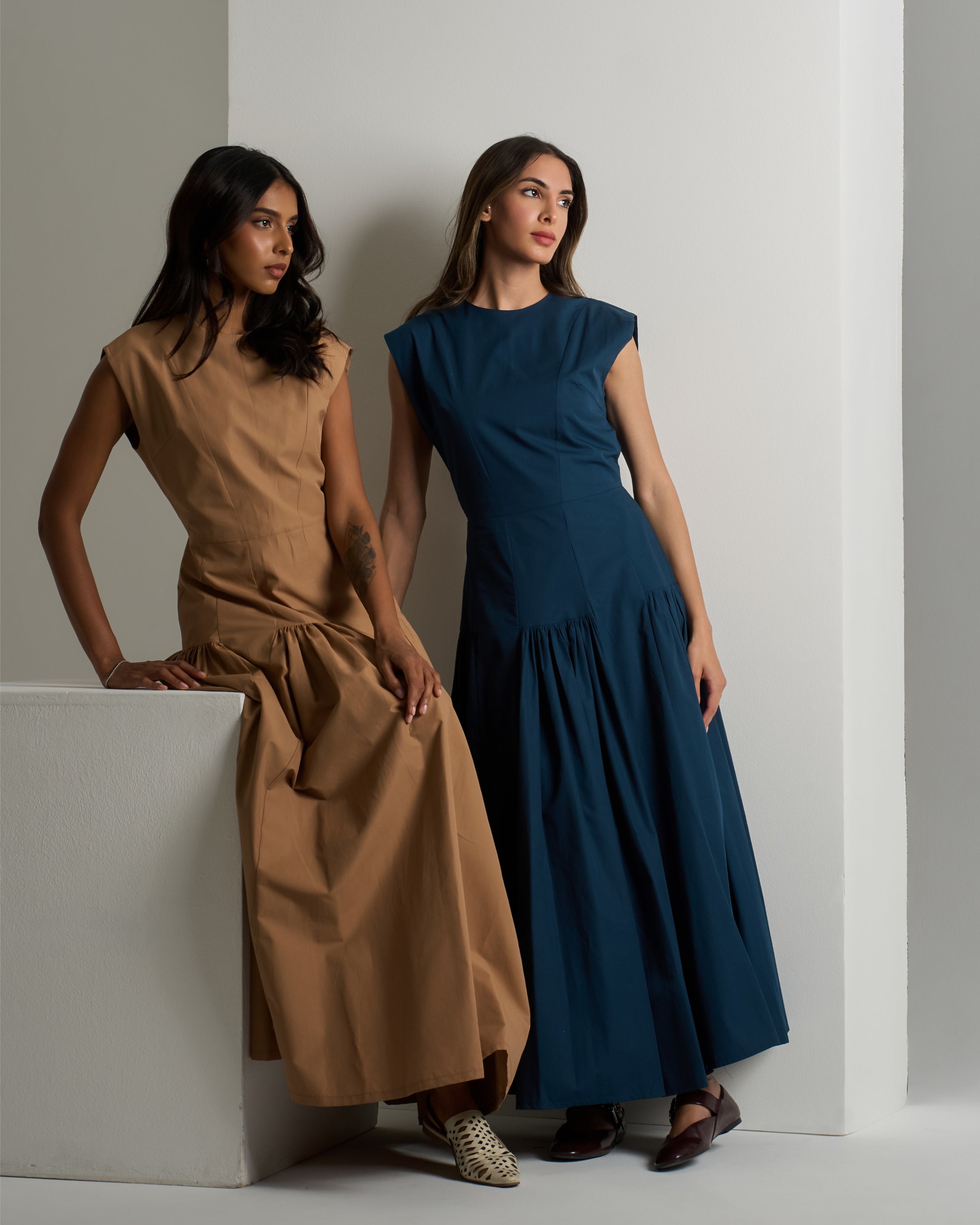 SLEEVELESS DRESS