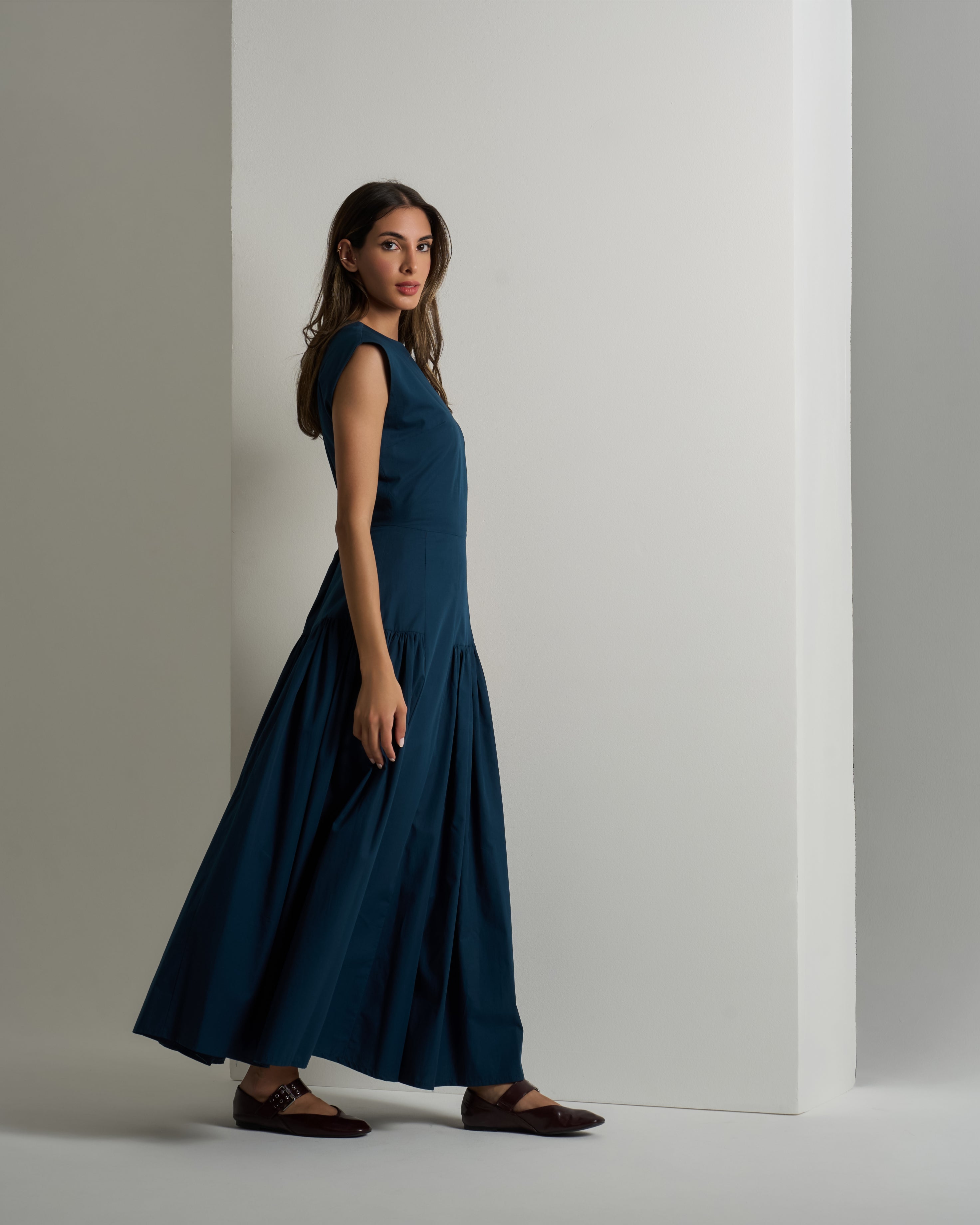 SLEEVELESS DRESS