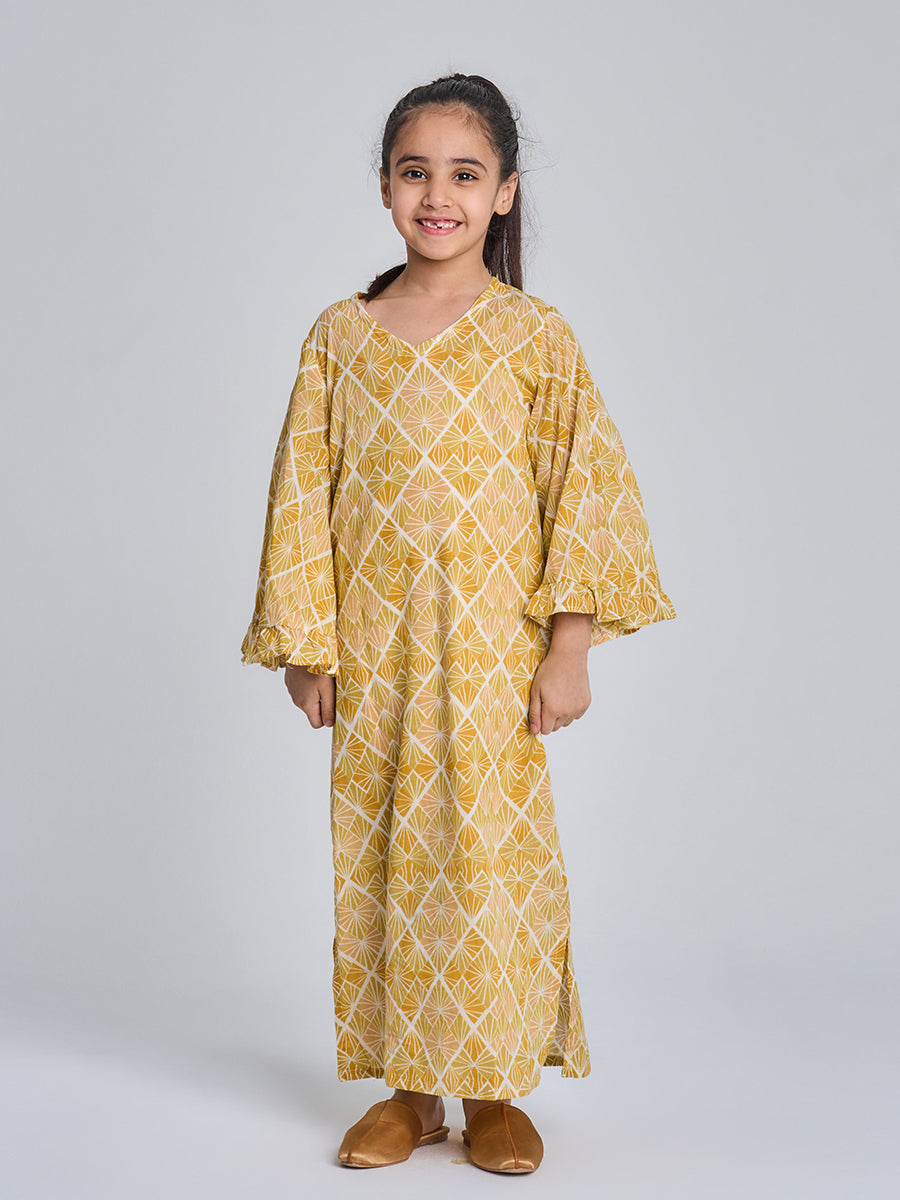 Kids 5 Wide Ruffles 7A SAHARA