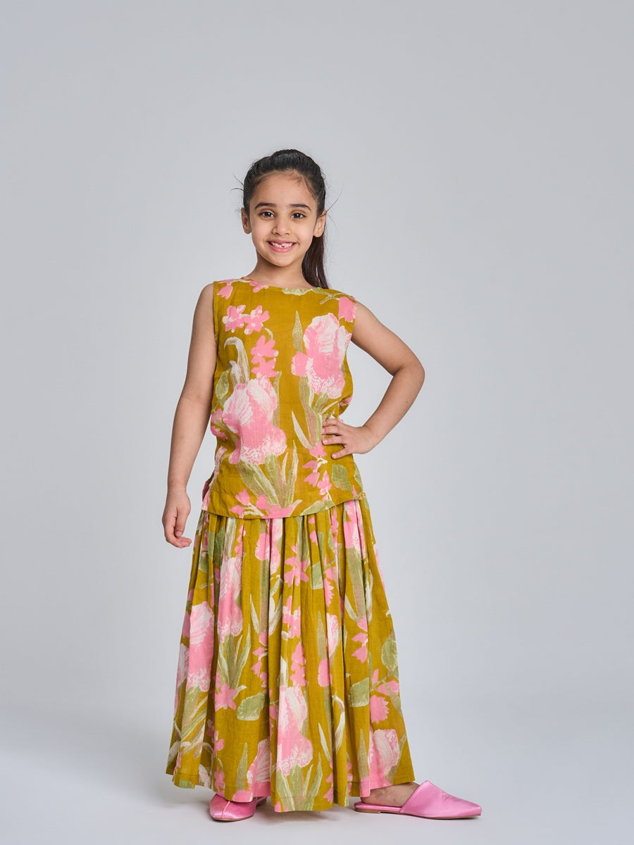 Kids 4- sleeveless + skirt 13B