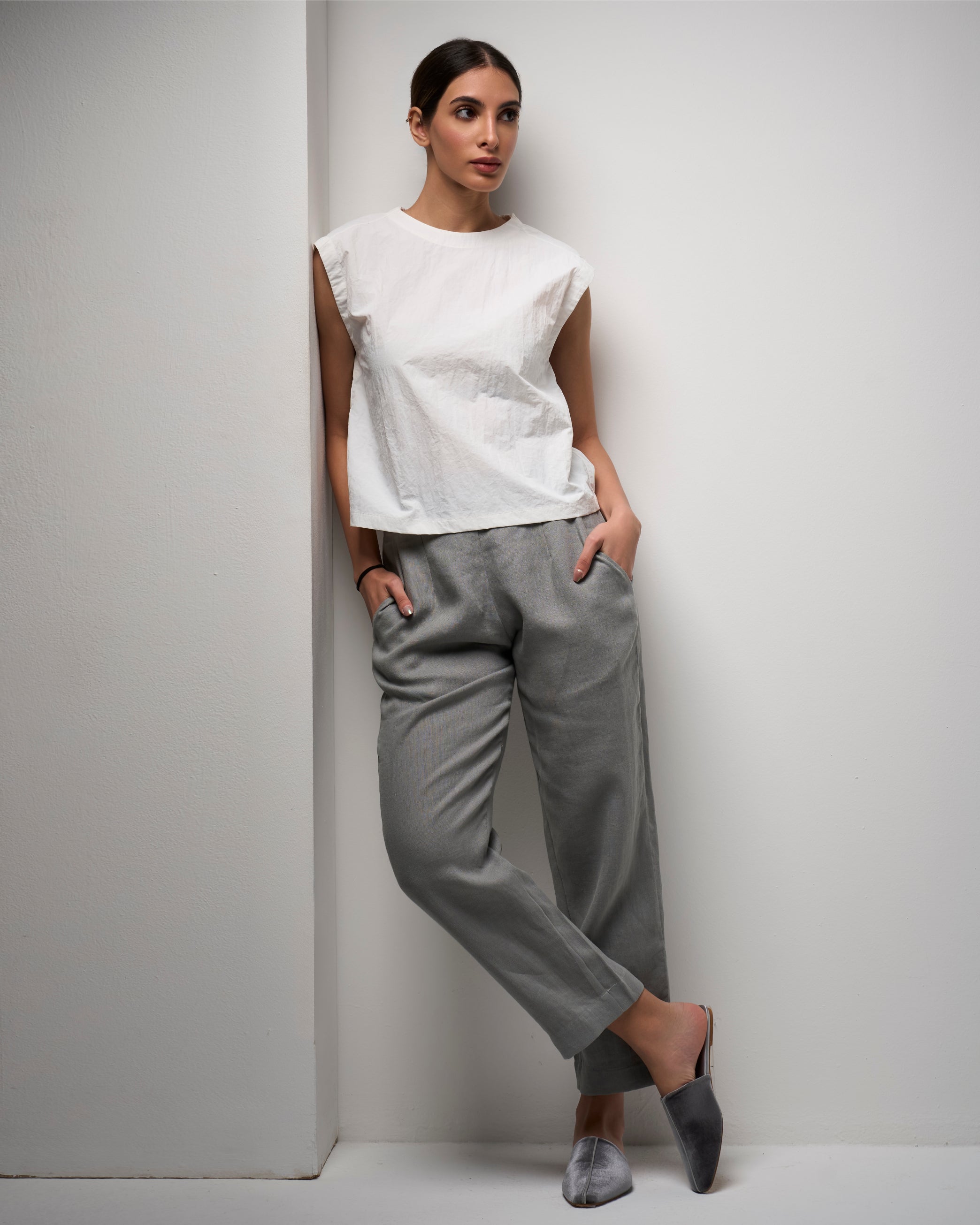 BOX SLEEVELESS TOP