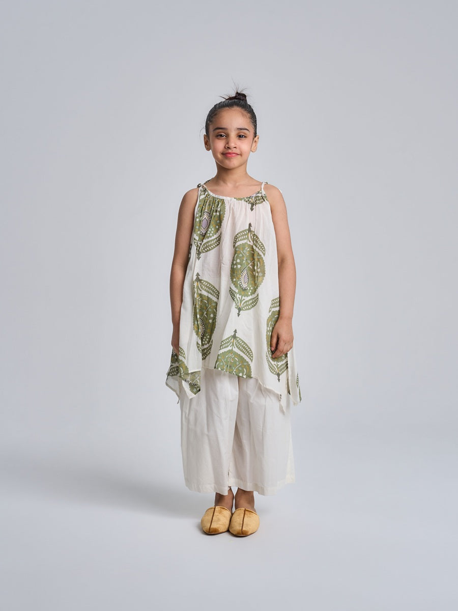 Kids 11- sleeveless +loose pants15C