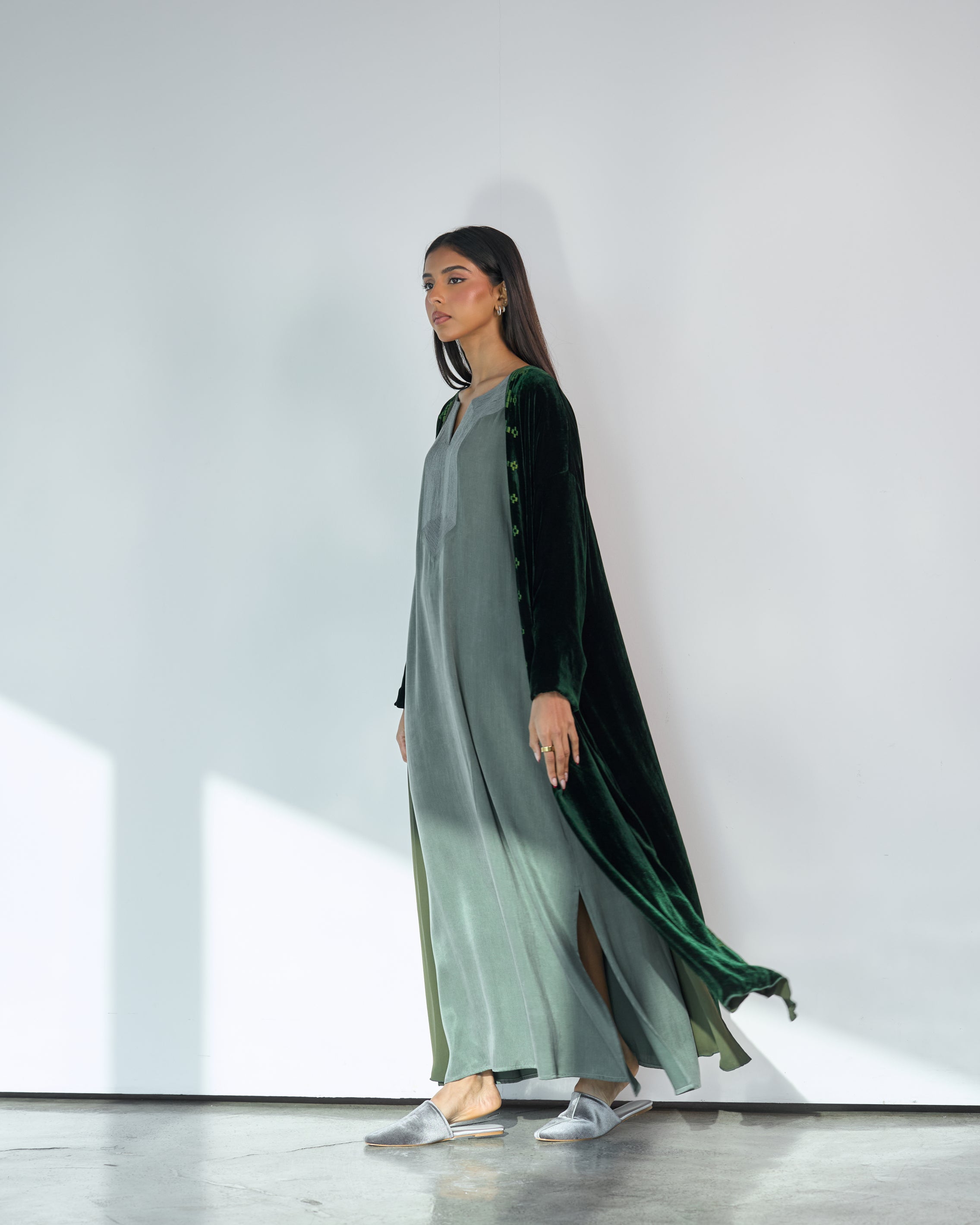 EMBROIDERED VELVET BISHT SET