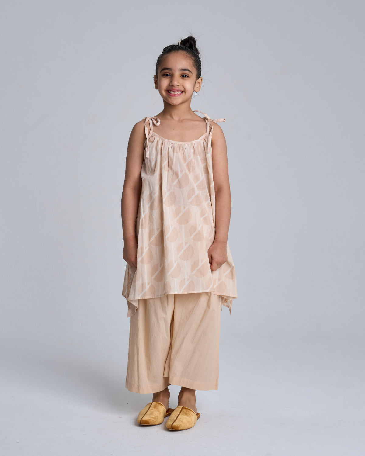 Kids 11- sleeveless +loose pants3C