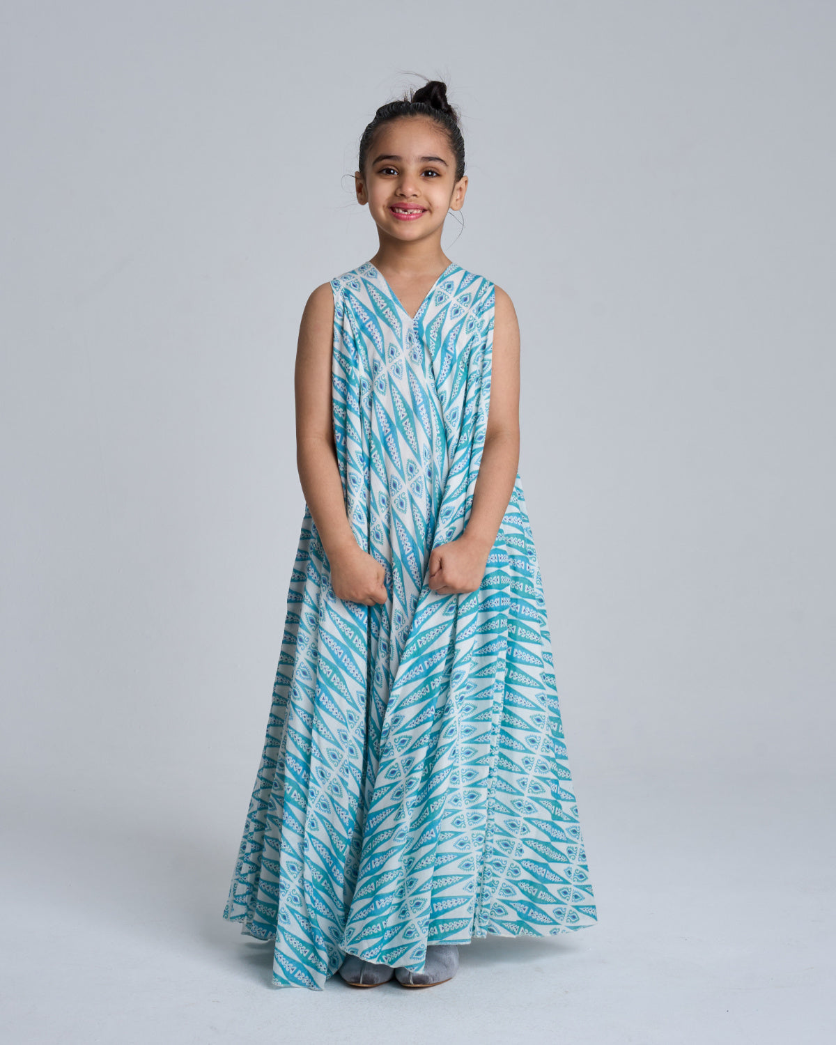Kids 1 Vneck SLEEVELESS 14B