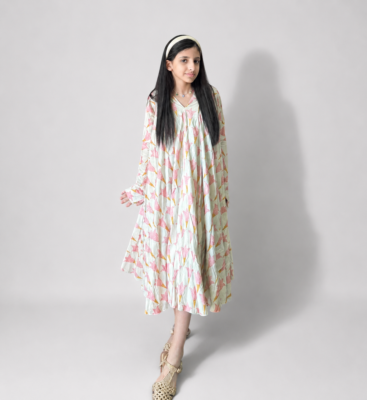 KIDS 1 VNECK WHITE+18A PERSIAN