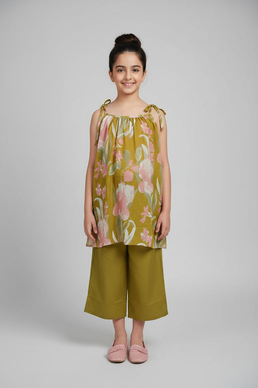 Kids 11- sleeveless +loose pants13B