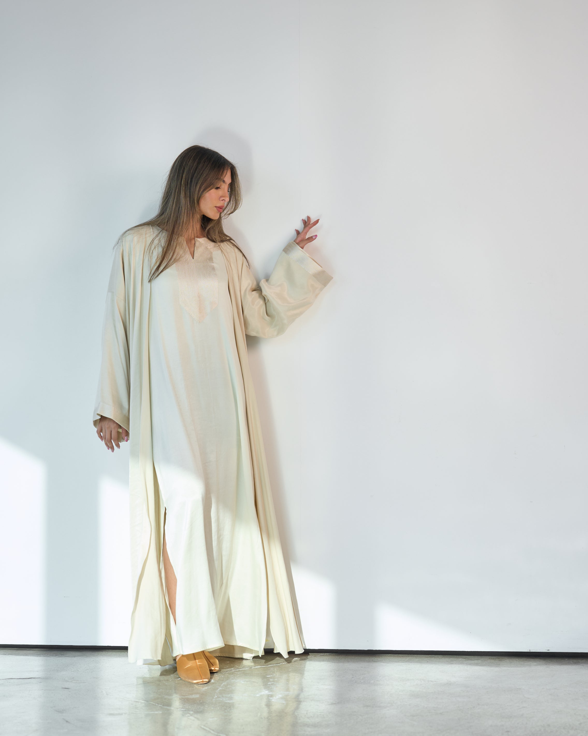 LONG OPEN BISHT WITH EMBROIDERED DRESS